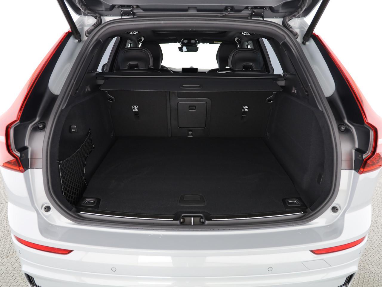 VOLVO XC60 2.0 T8 TE Black Edition eAWD-image-19