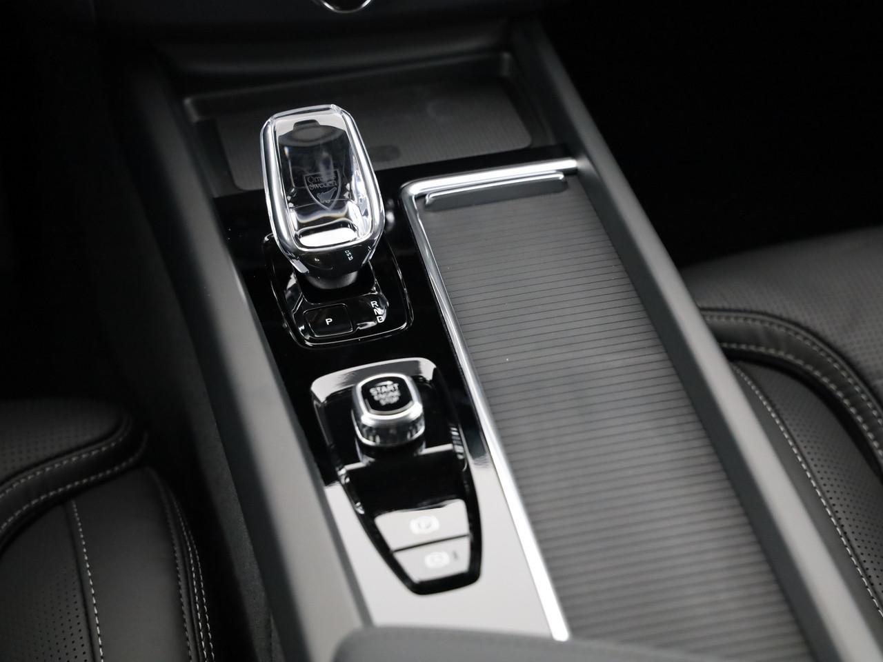 VOLVO XC60 2.0 T8 TE Black Edition eAWD-image-15