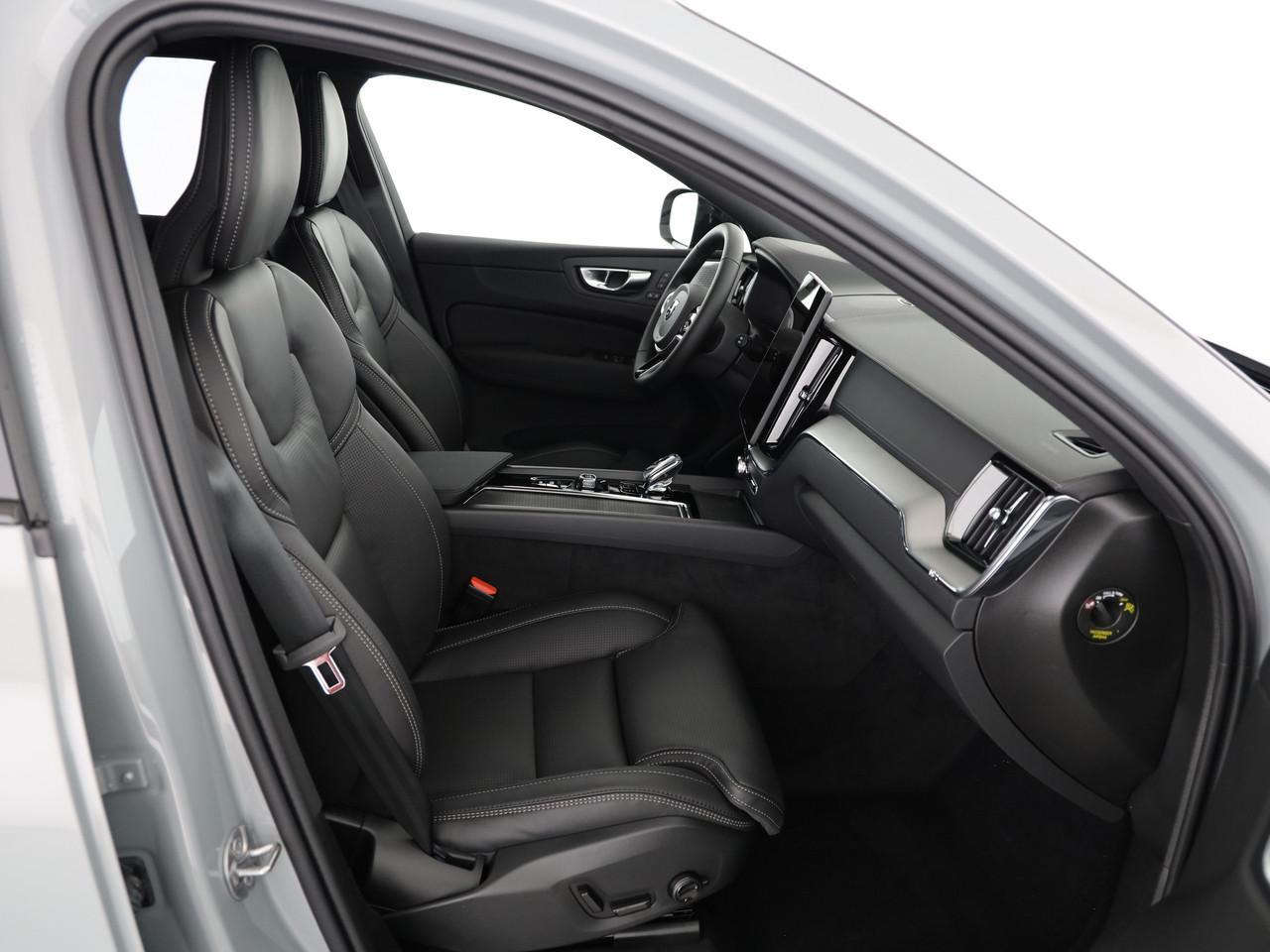 VOLVO XC60 2.0 T8 TE Black Edition eAWD-image-8