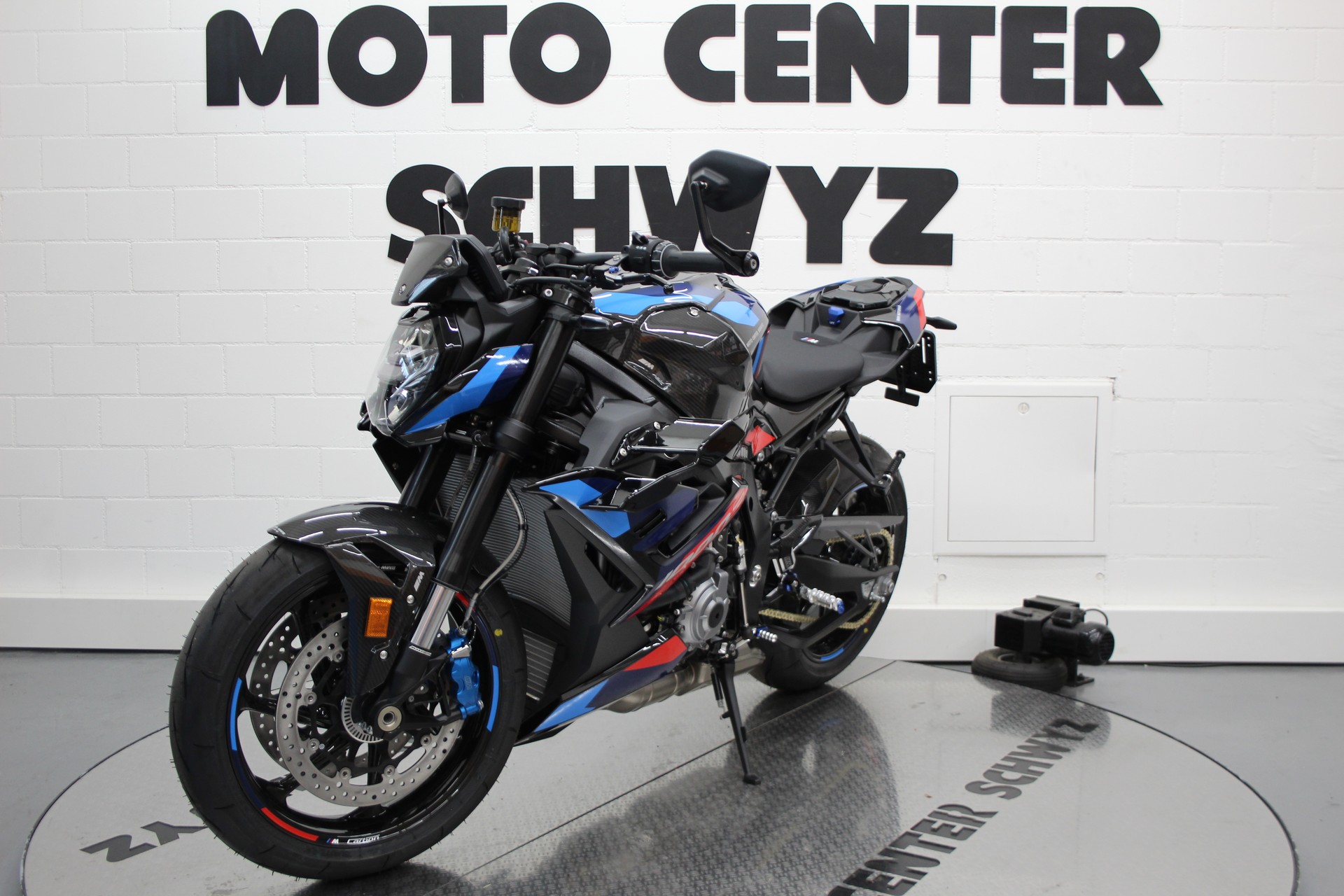 BMW M 1000 R-image-3