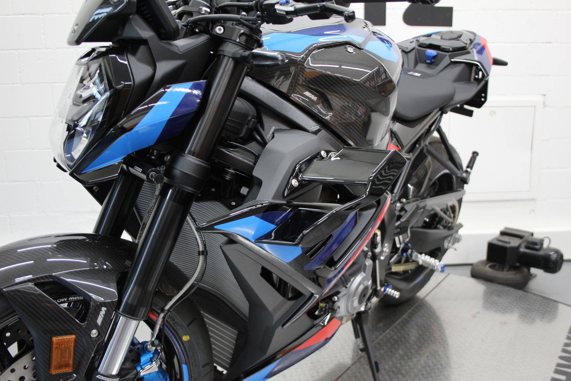 BMW M 1000 R-image-5