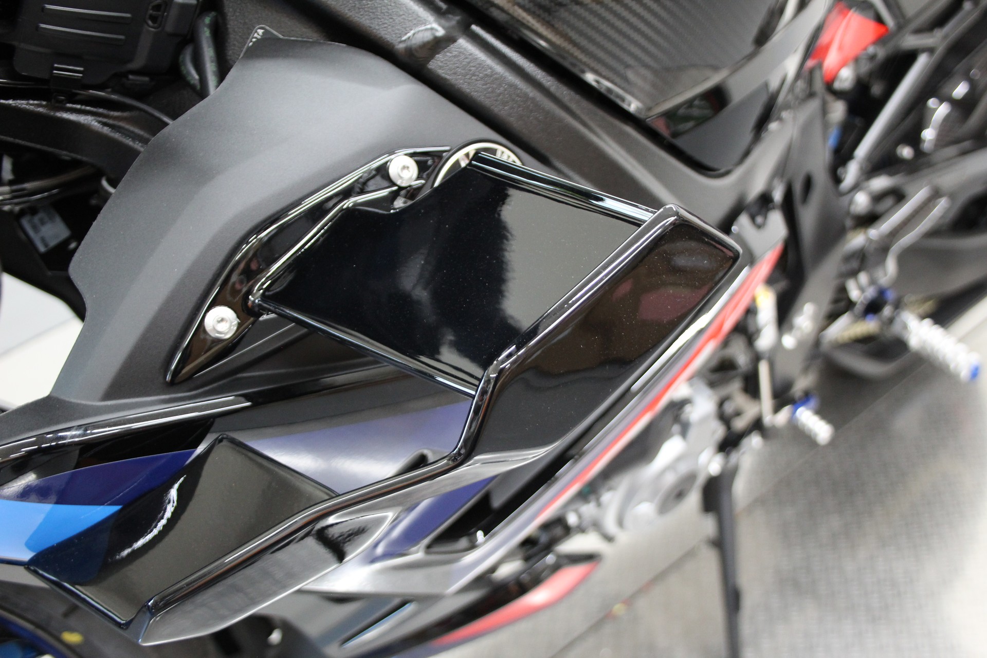 BMW M 1000 R-image-6