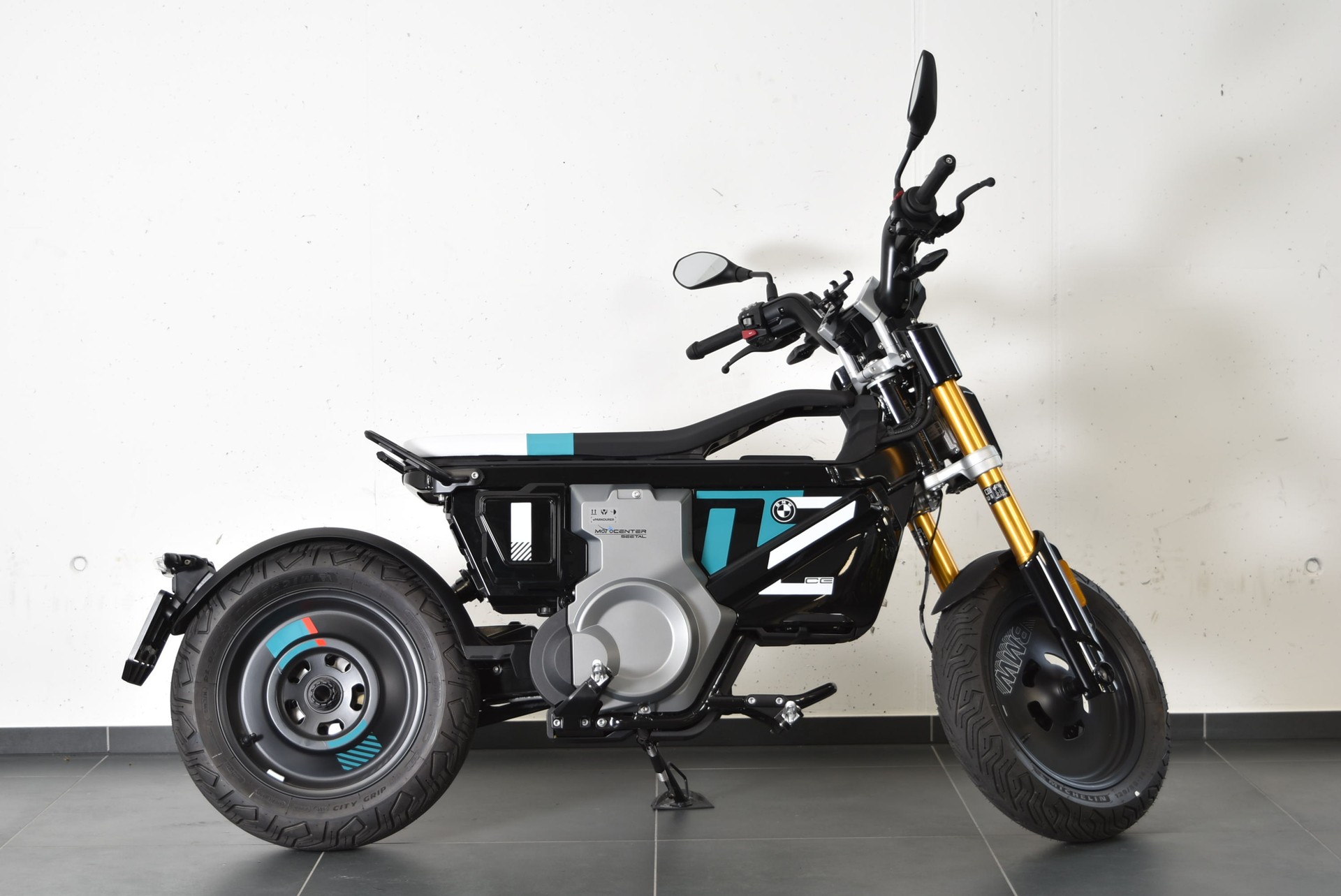 BMW CE 02-image-2