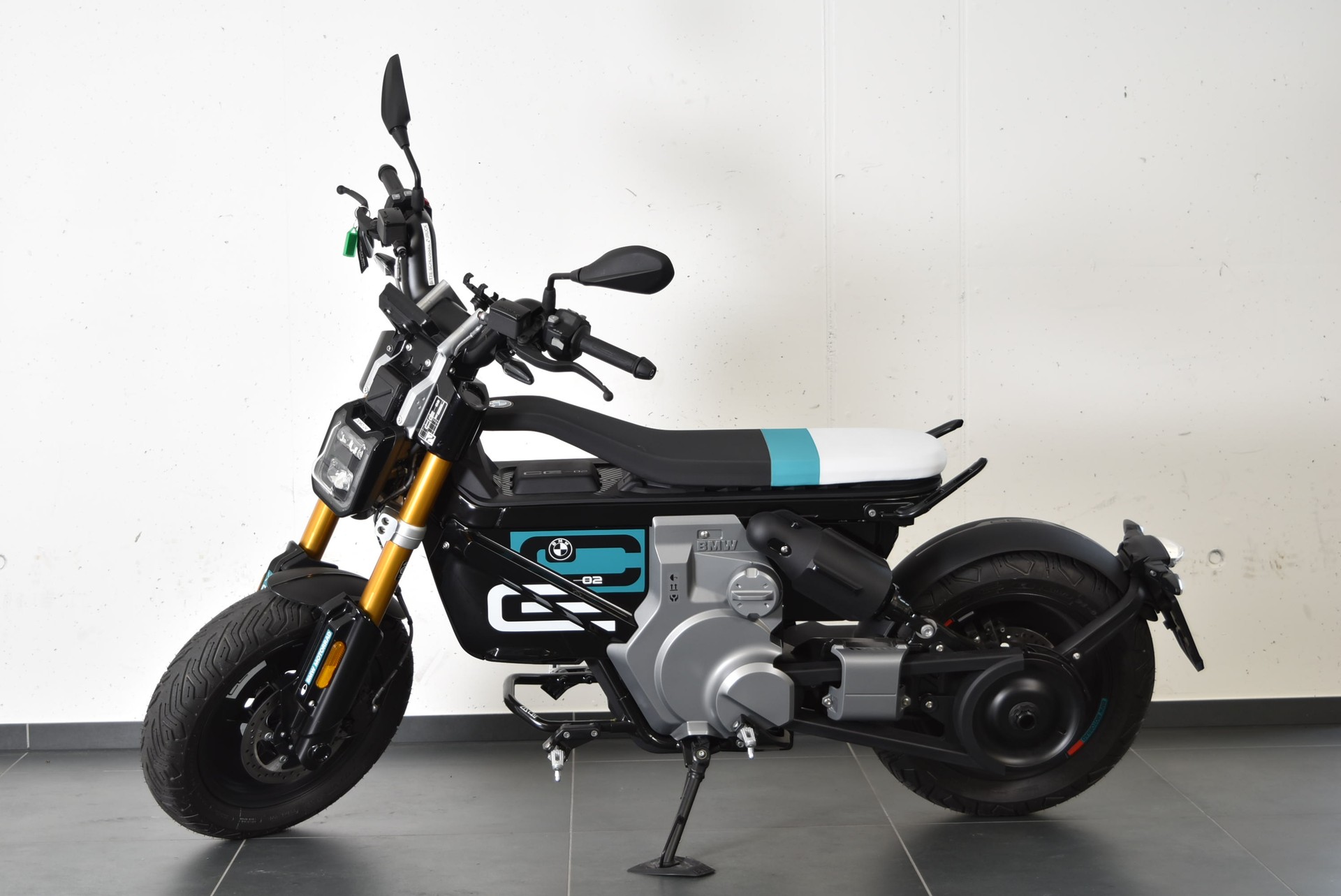 BMW CE 02-image-0