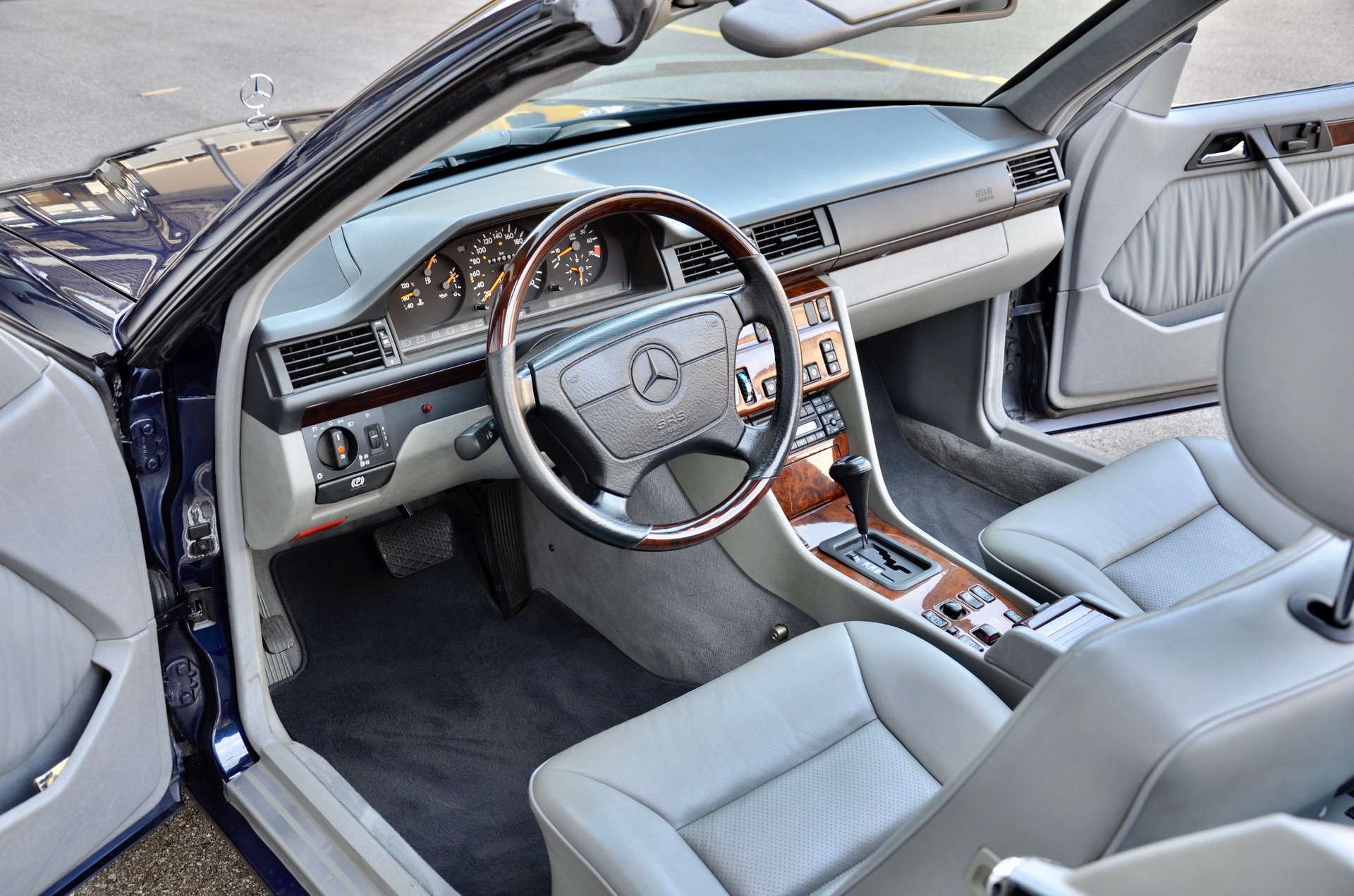 MERCEDES-BENZ E 320 Cabrio-image-16