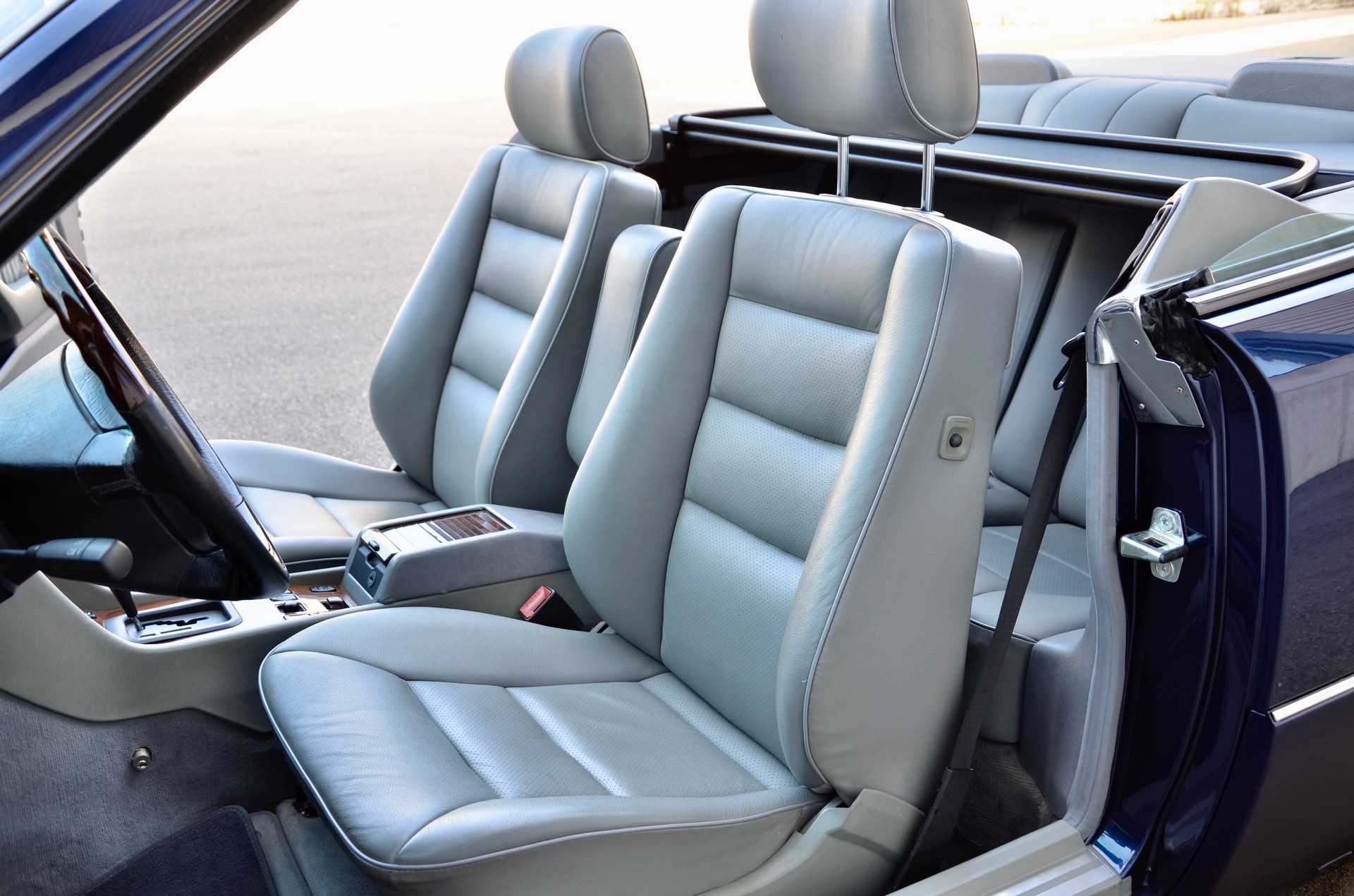 MERCEDES-BENZ E 320 Cabrio-showroom-element-1