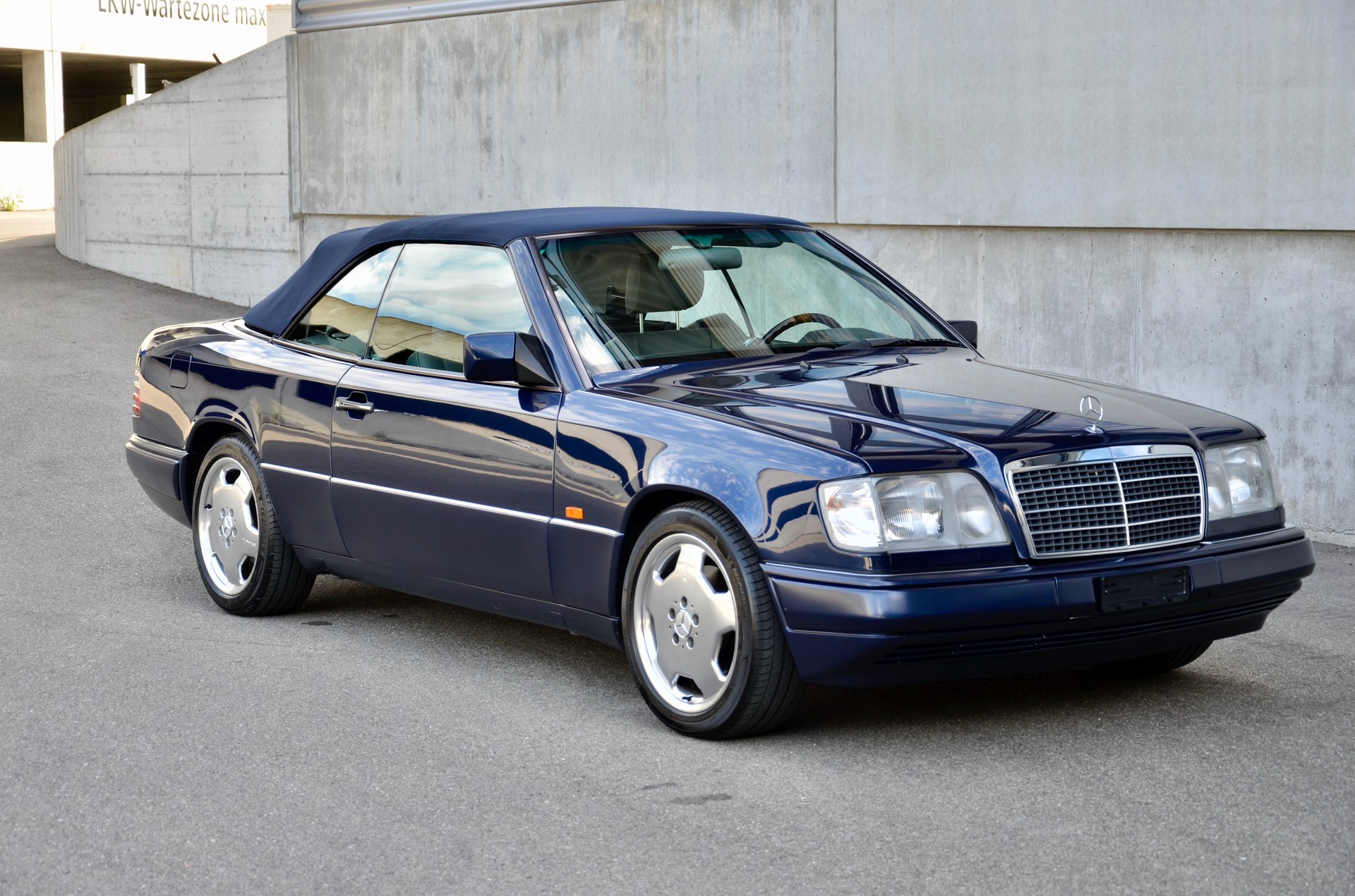 MERCEDES-BENZ E 320 Cabrio-image-11