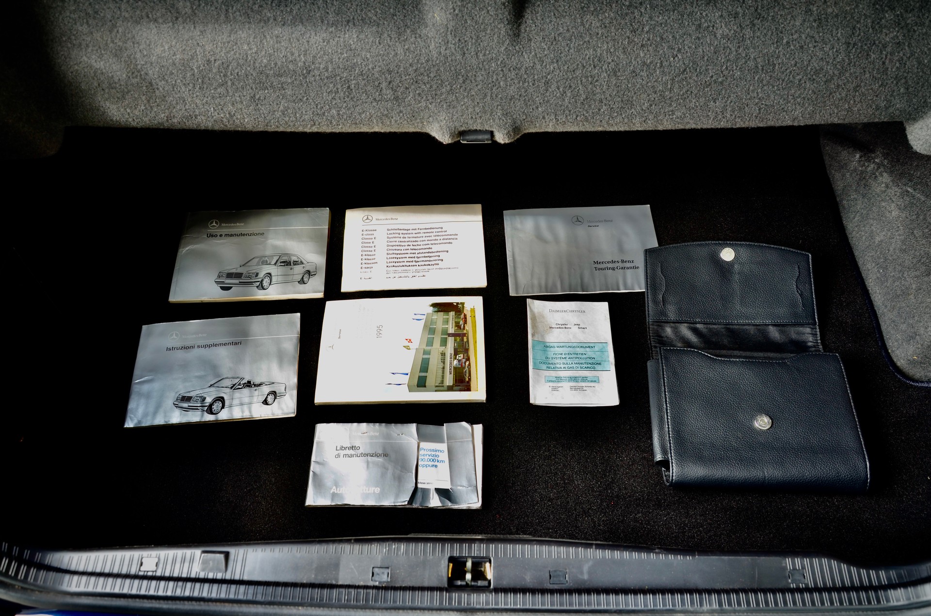 MERCEDES-BENZ E 320 Cabrio-image-27