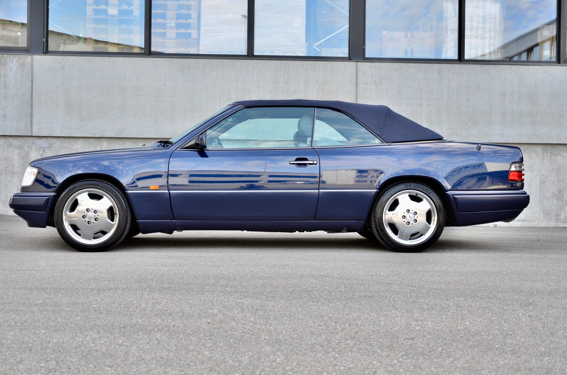 MERCEDES-BENZ E 320 Cabrio-image-6