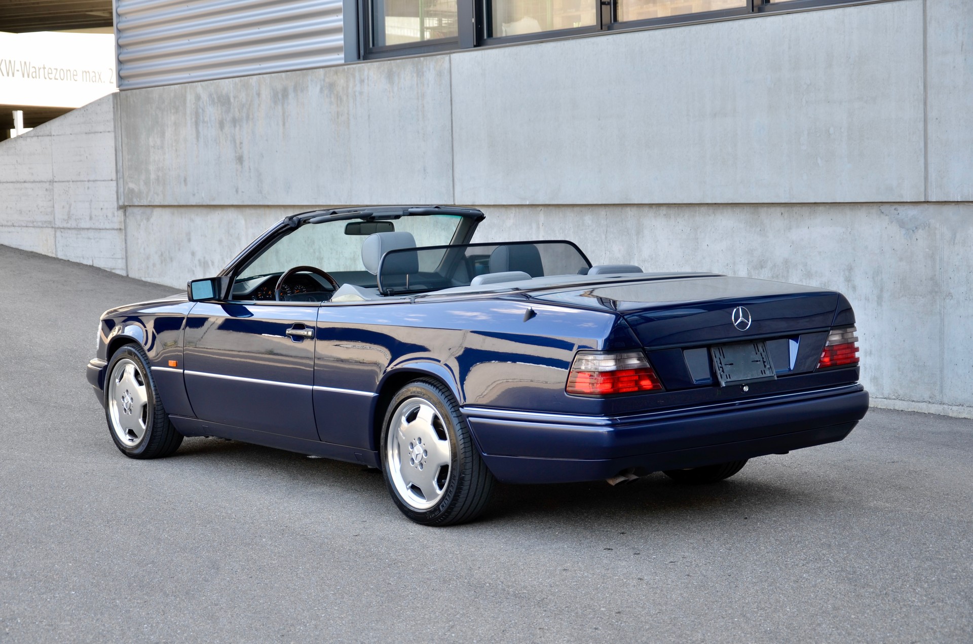 MERCEDES-BENZ E 320 Cabrio-image-25