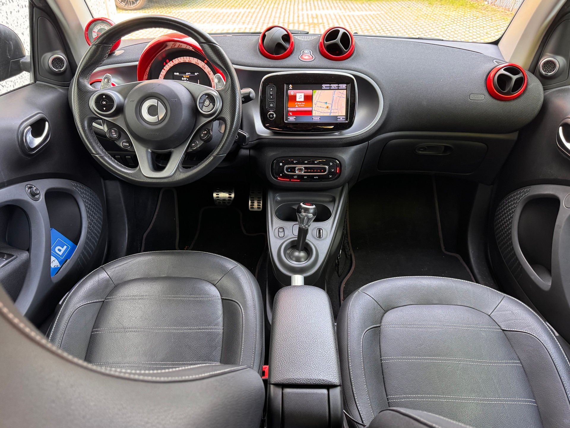 SMART fortwo black pearl twinmatic-image-8