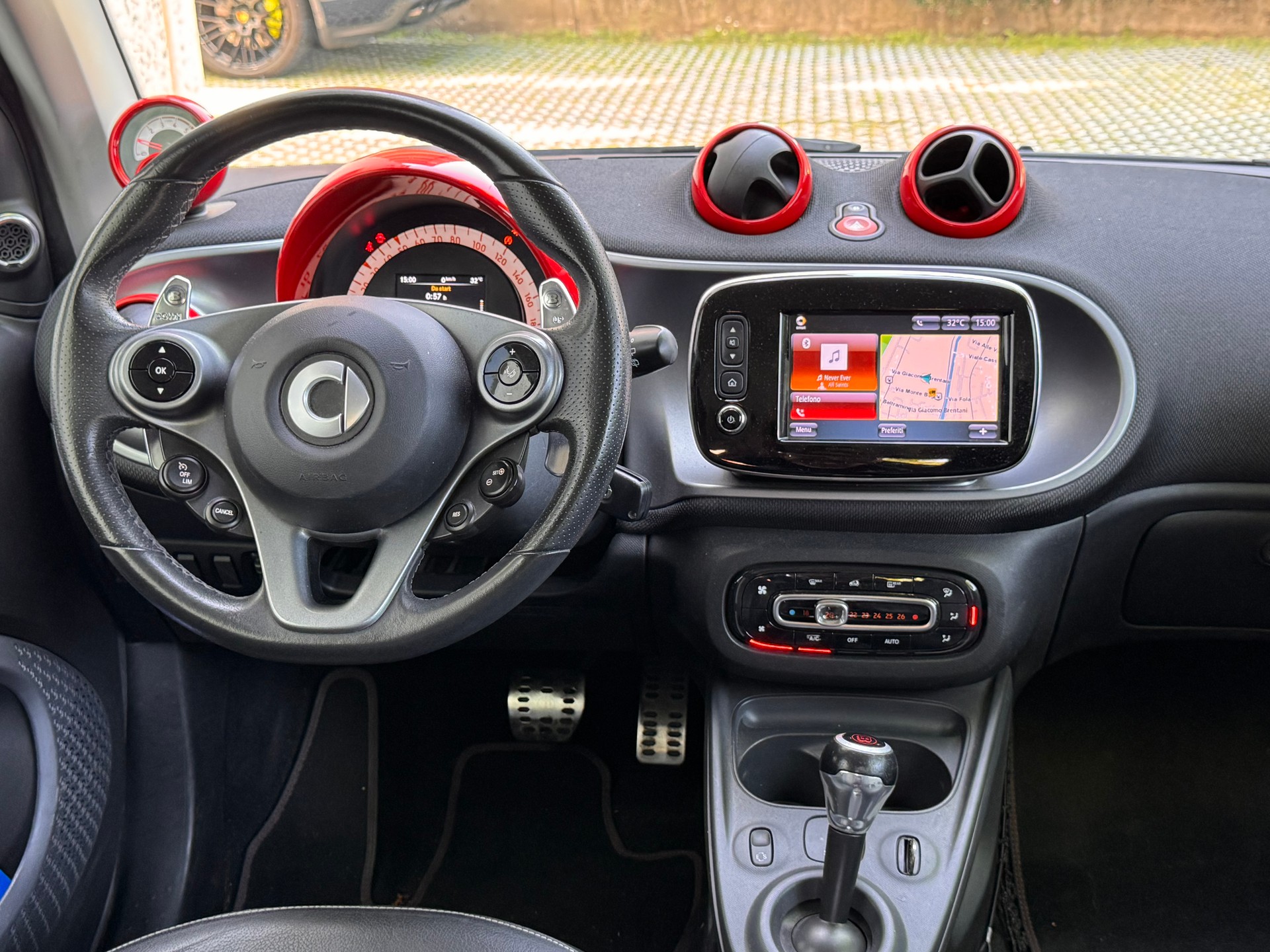 SMART fortwo black pearl twinmatic-image-9