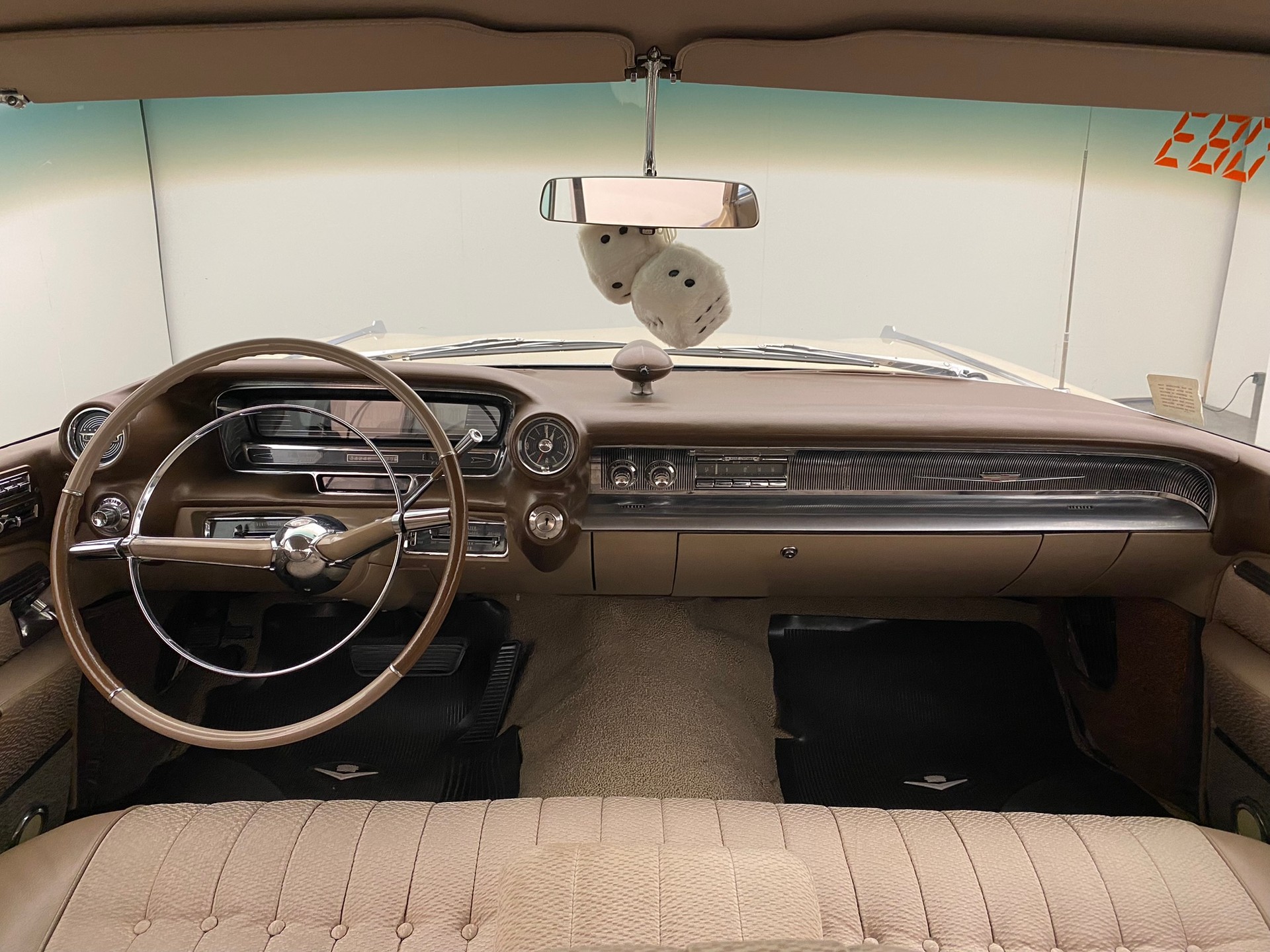 CADILLAC Deville Sedan-image-10