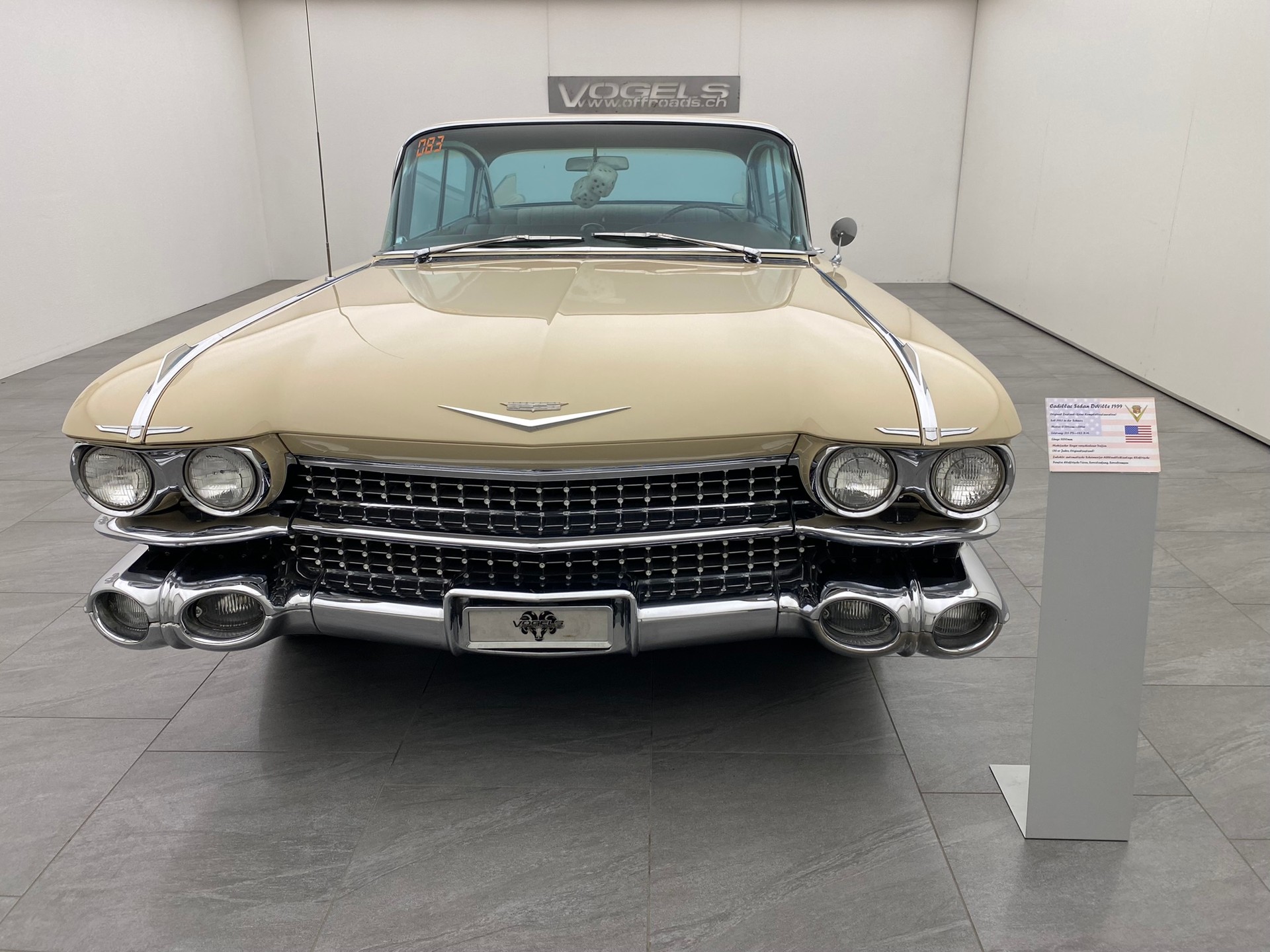 CADILLAC Deville Sedan-image-7