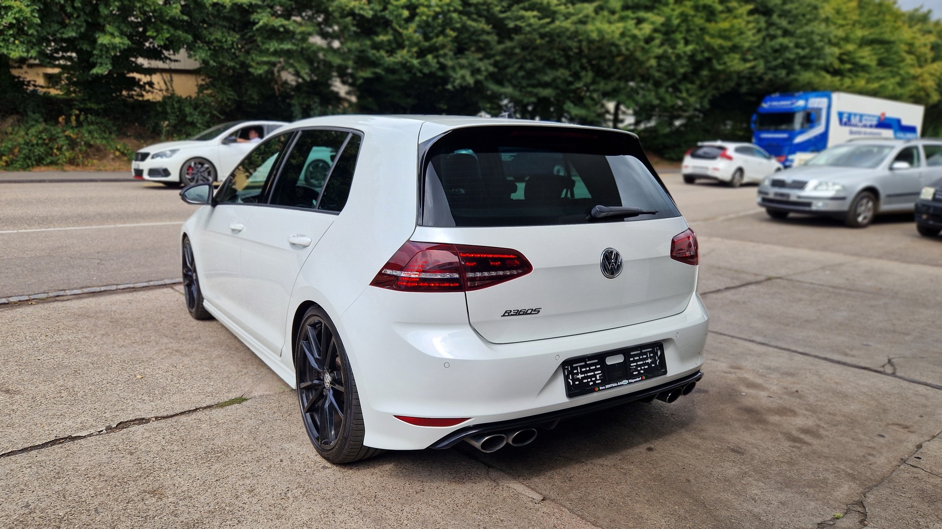 VW Golf 2.0 TSI R 360S 4Motion DSG-image-2