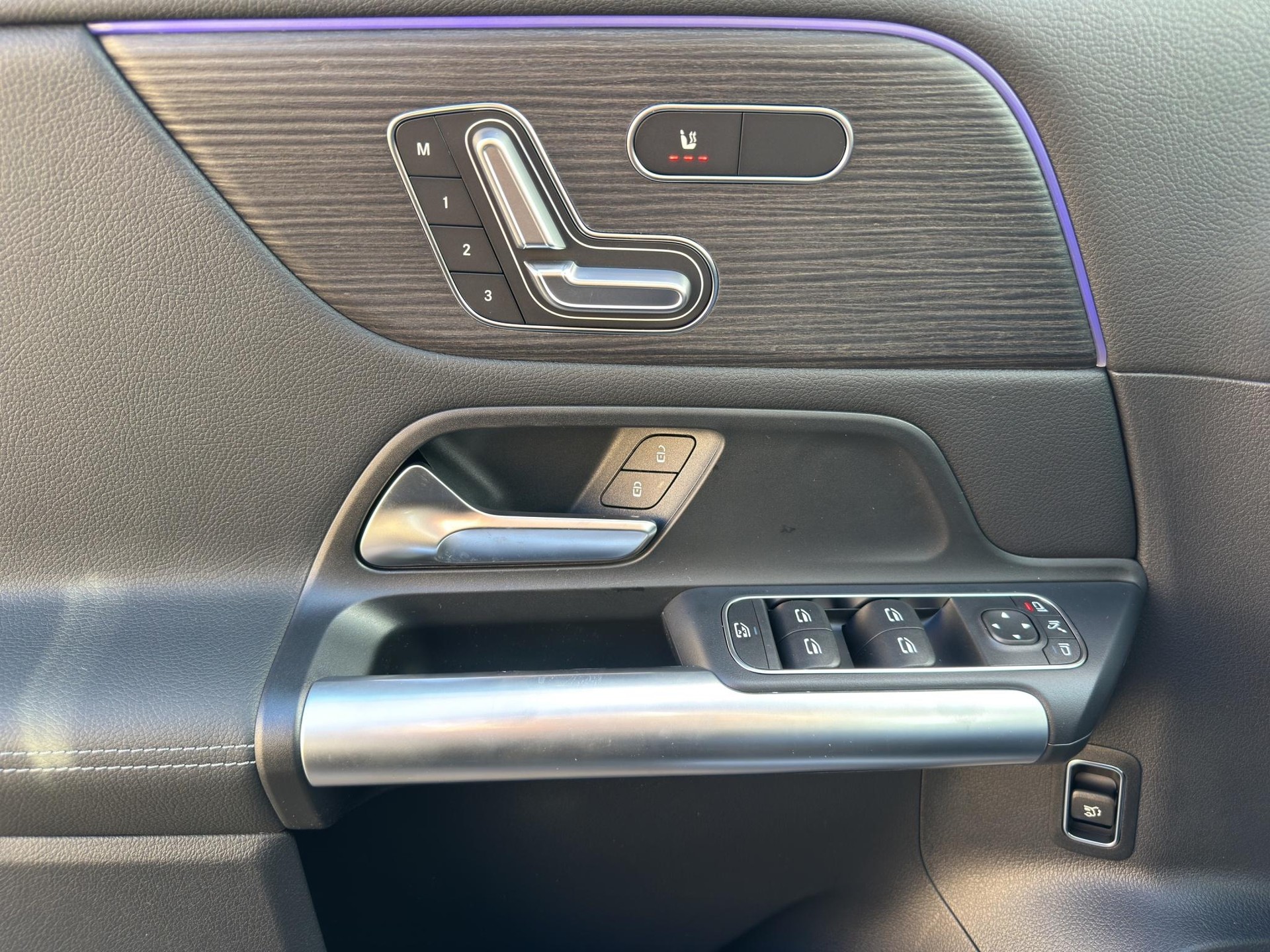 MERCEDES-BENZ B 250 AMG Line 4matic-image-11