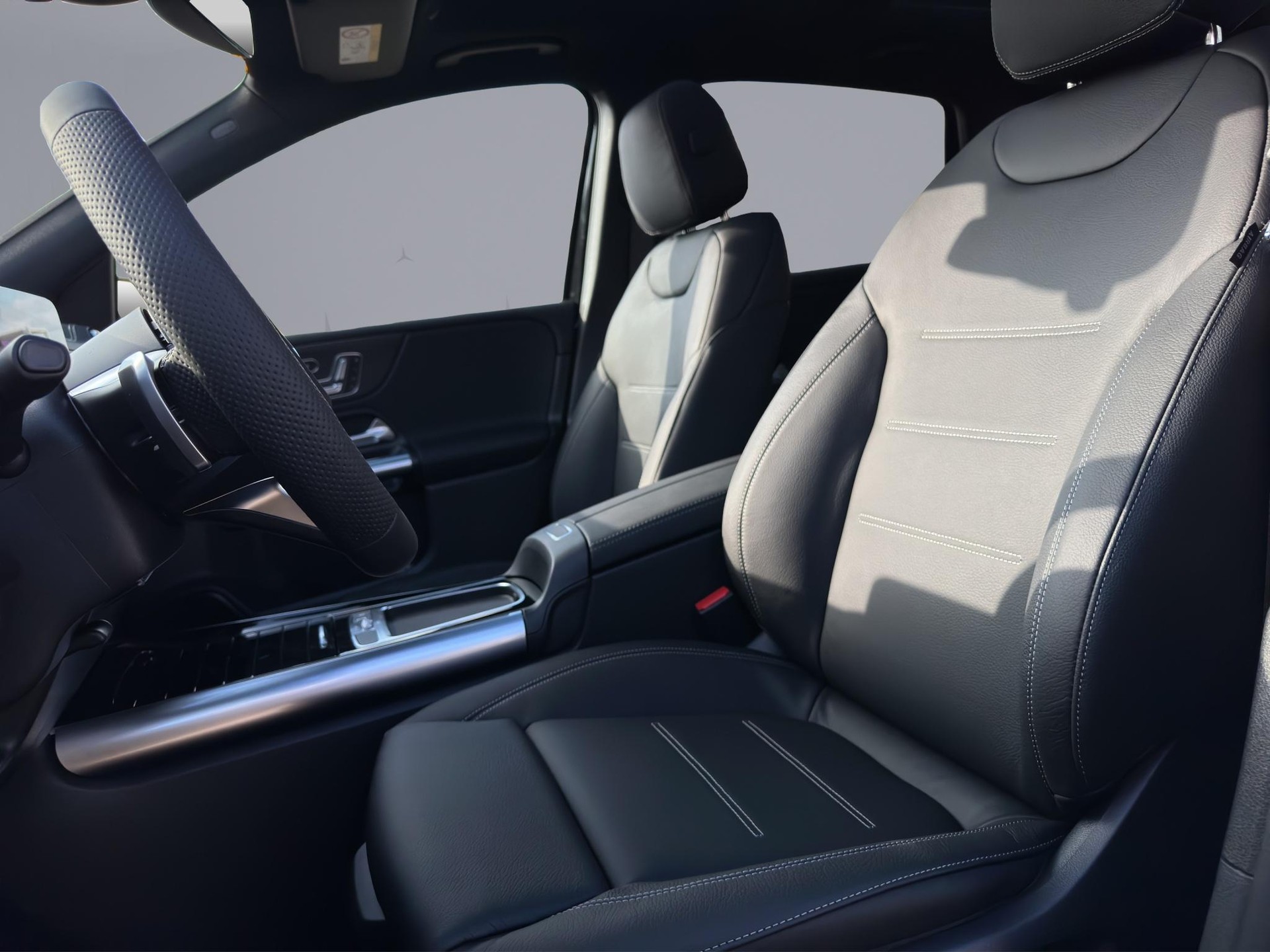 MERCEDES-BENZ B 250 AMG Line 4matic-image-6