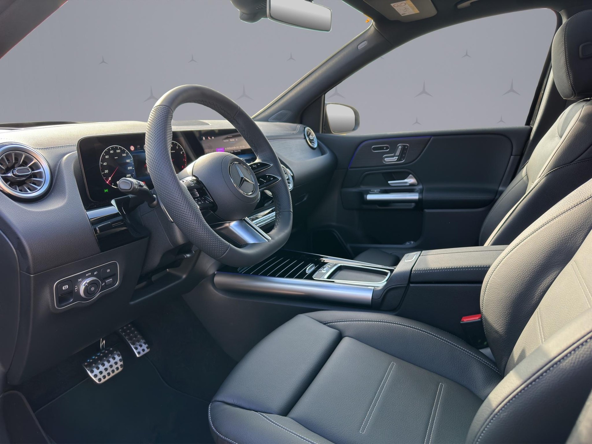 MERCEDES-BENZ B 250 AMG Line 4matic-image-5