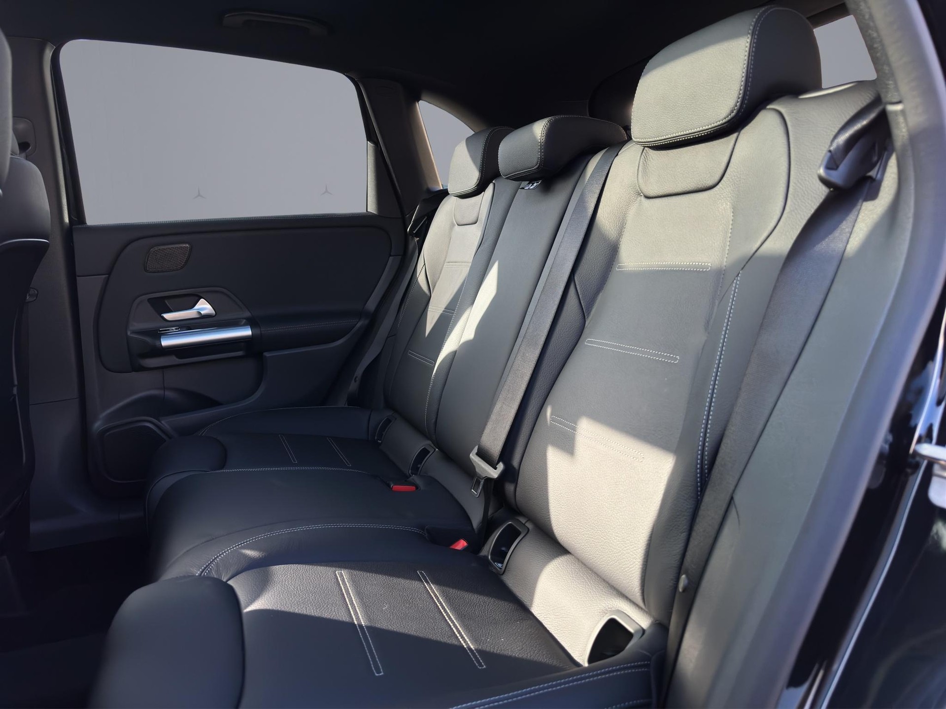 MERCEDES-BENZ B 250 AMG Line 4matic-image-7