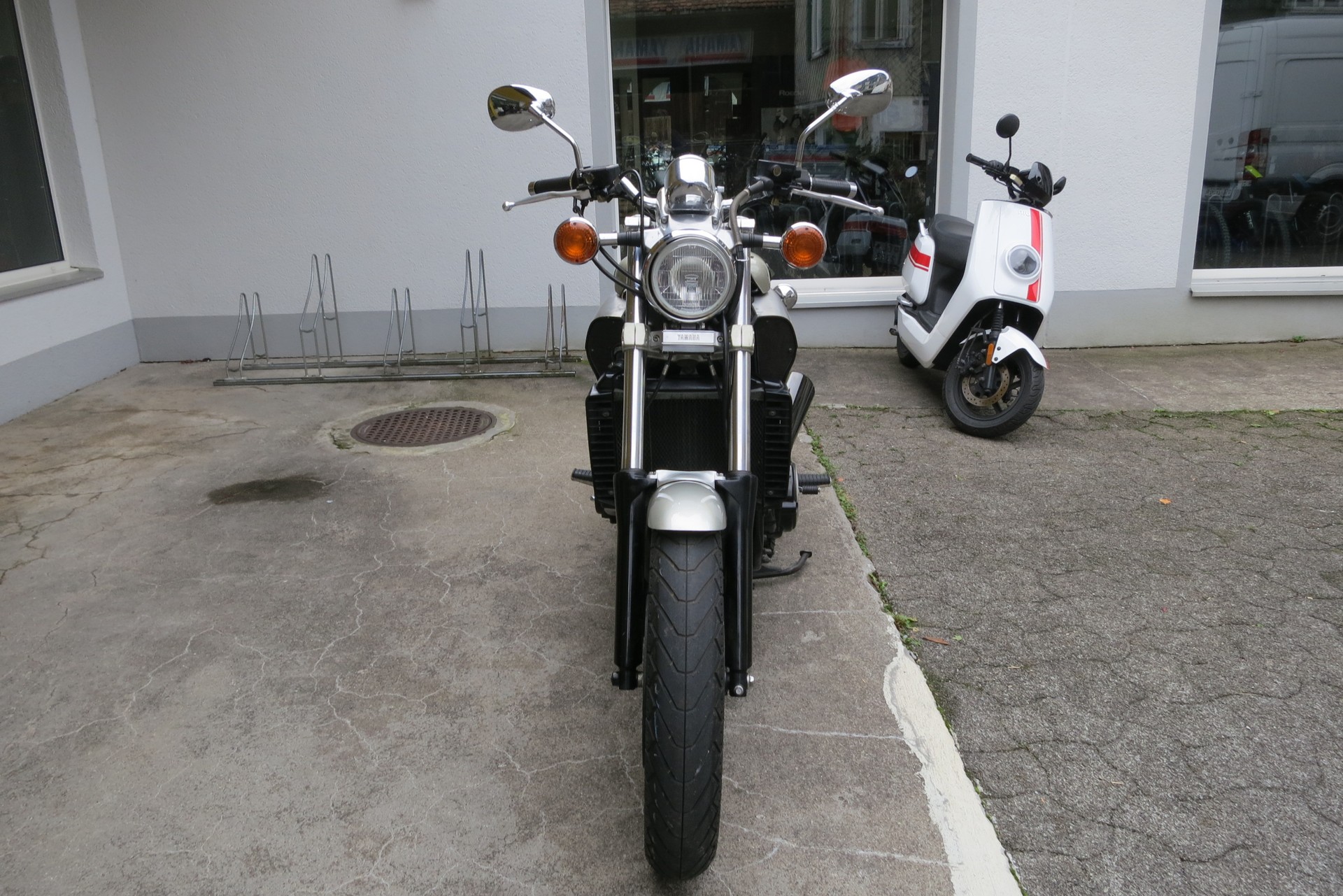 YAMAHA V-Max VMX 1200 (CAN)-image-1