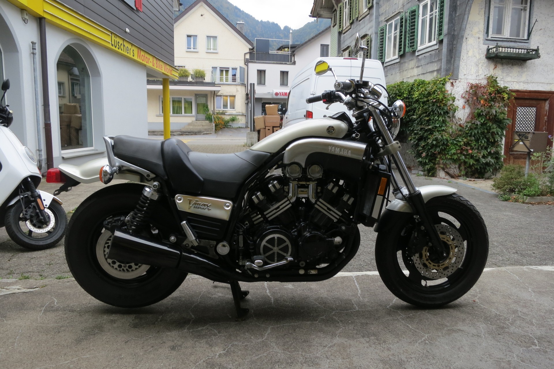 YAMAHA V-Max VMX 1200 (CAN)-image-2