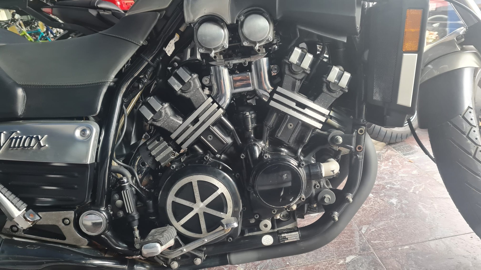 YAMAHA V-Max VMX 1200 (CAN)-image-6