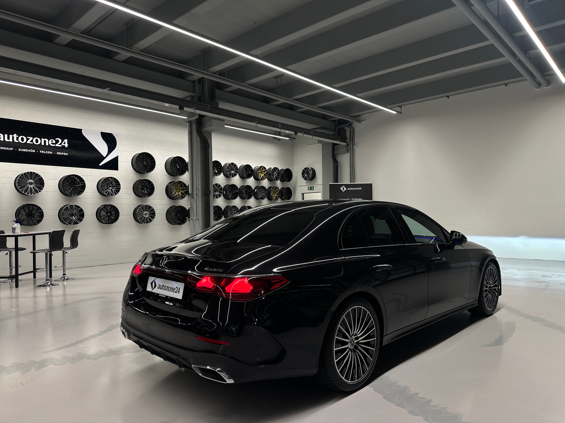 MERCEDES-BENZ E 450 AMG Line 4matic *CH-Auto*Gratis Service*MSI Garantie bis 07.27*Top Ausstattung*Sitzbelüftung*-showroom-element-3