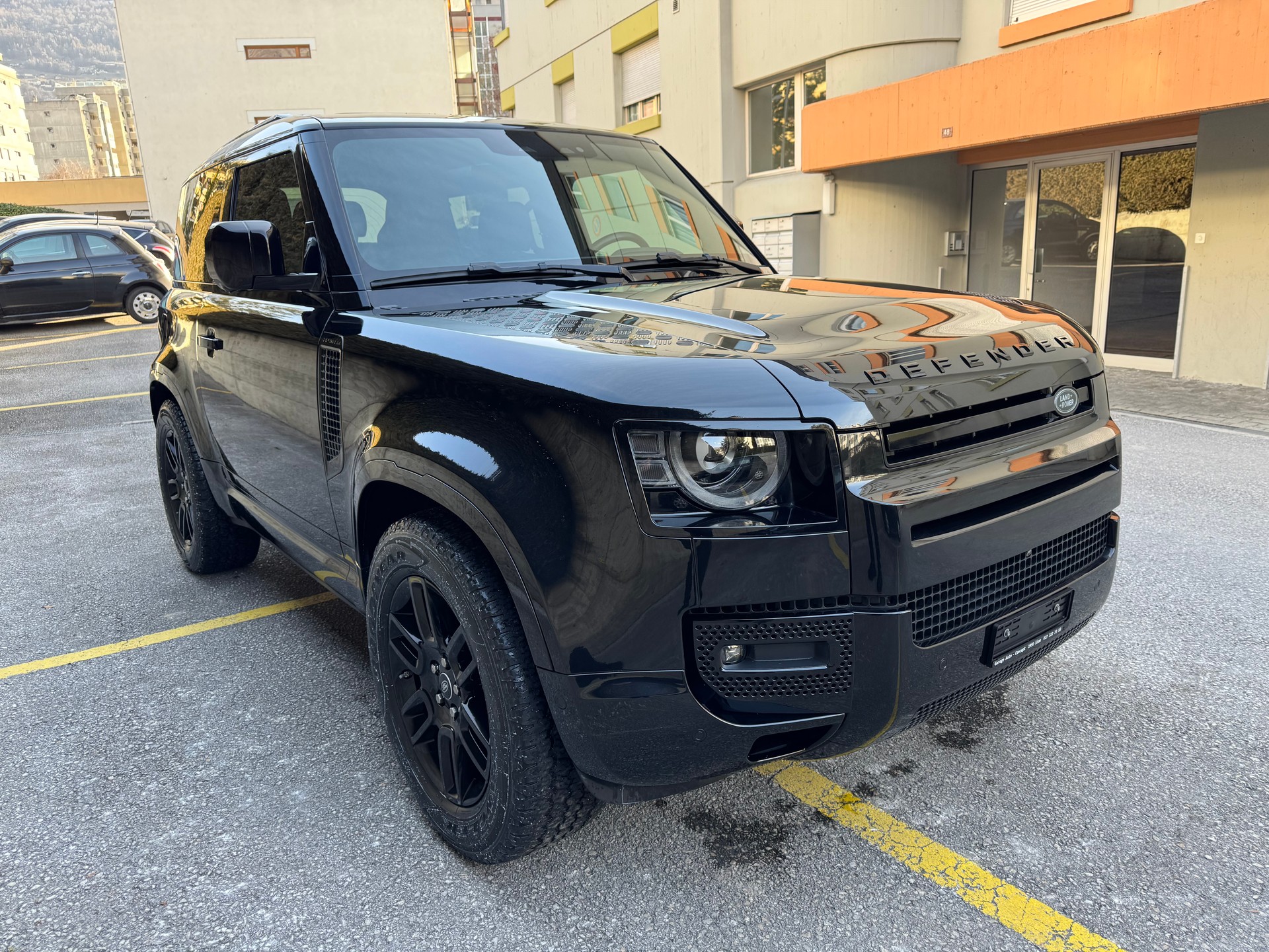 LAND ROVER Defender 90 P300 Si4 SE AT8-image-3