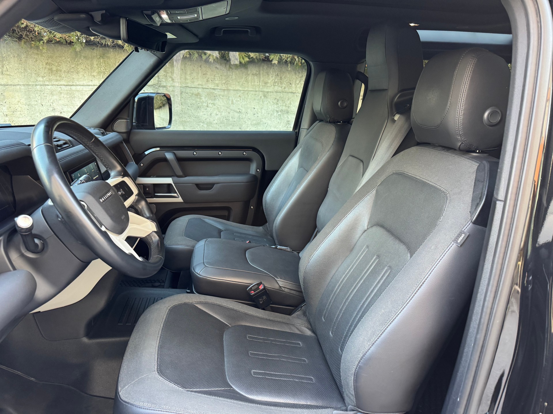 LAND ROVER Defender 90 P300 Si4 SE AT8-image-14
