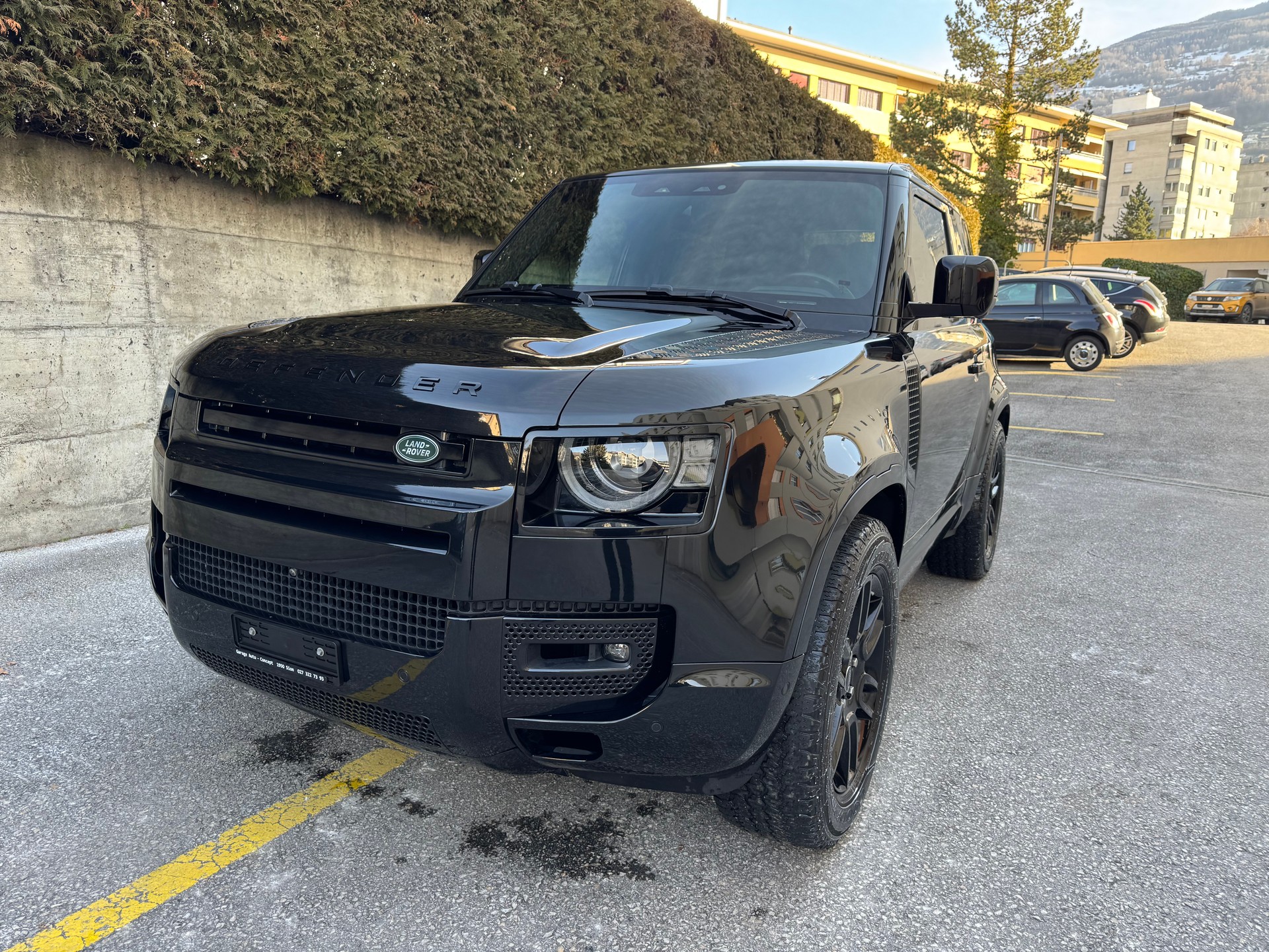 LAND ROVER Defender 90 P300 Si4 SE AT8-image-0