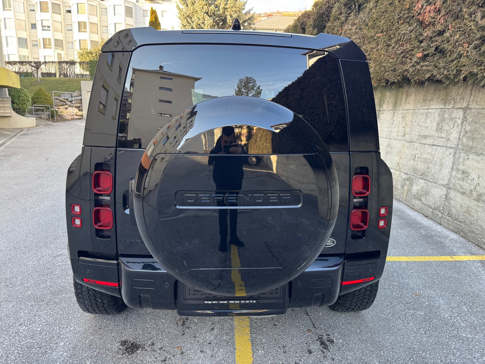 LAND ROVER Defender 90 P300 Si4 SE AT8-image-5