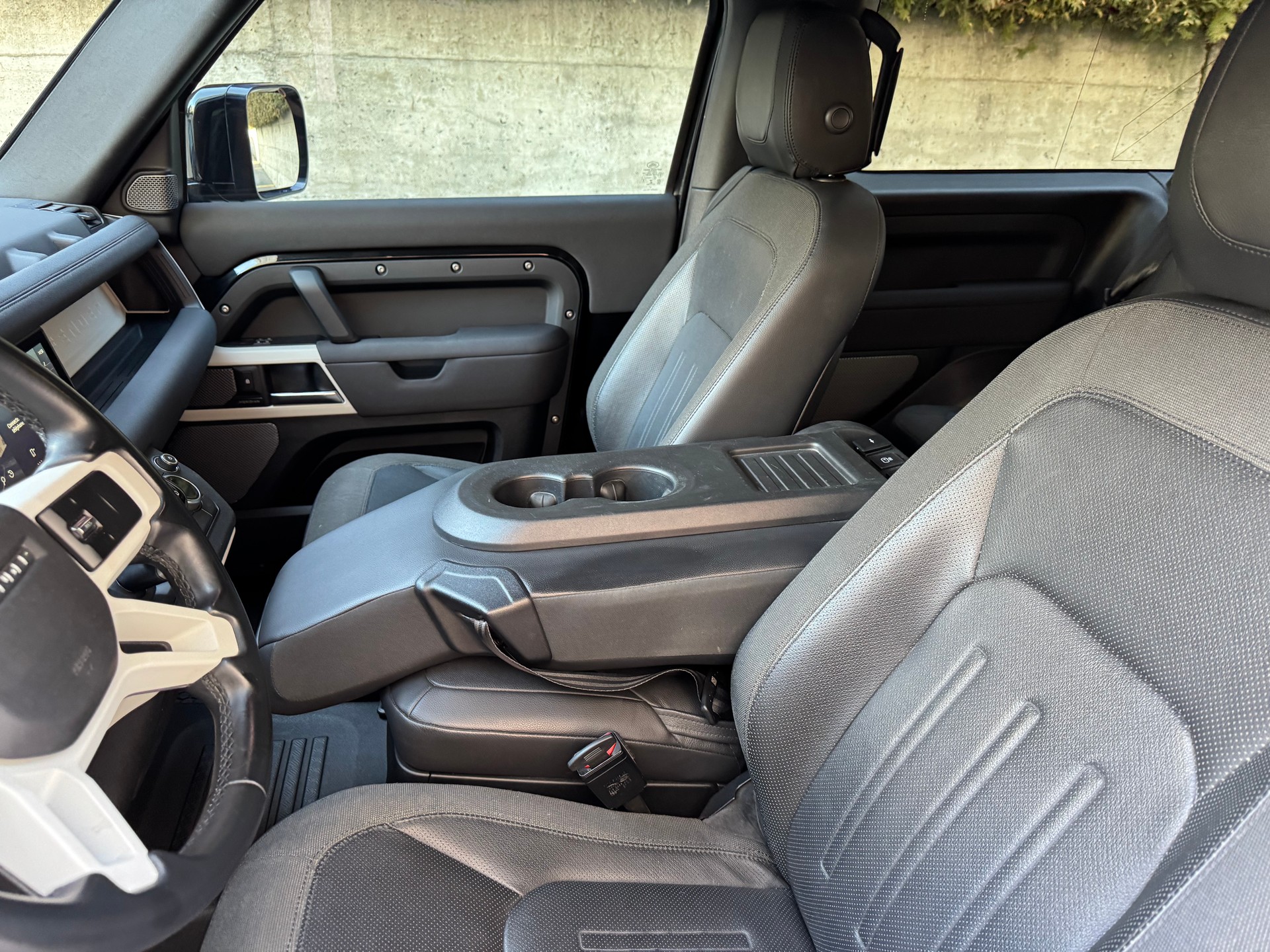 LAND ROVER Defender 90 P300 Si4 SE AT8-image-15