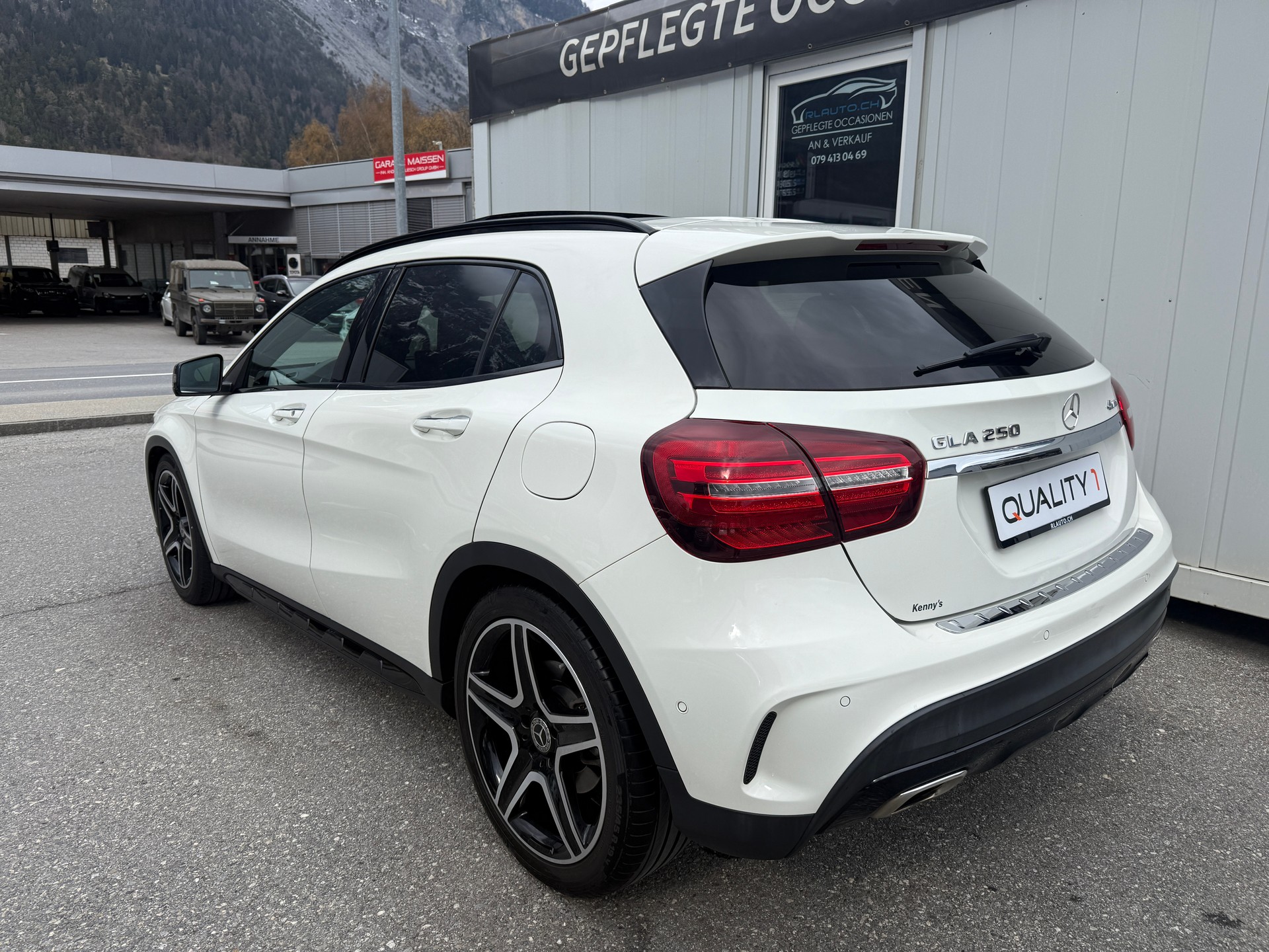 MERCEDES-BENZ GLA 250 AMG Line 4Matic 7G-DCT *TOPZUSTAND* SEHR GEPFLEGT*-image-6
