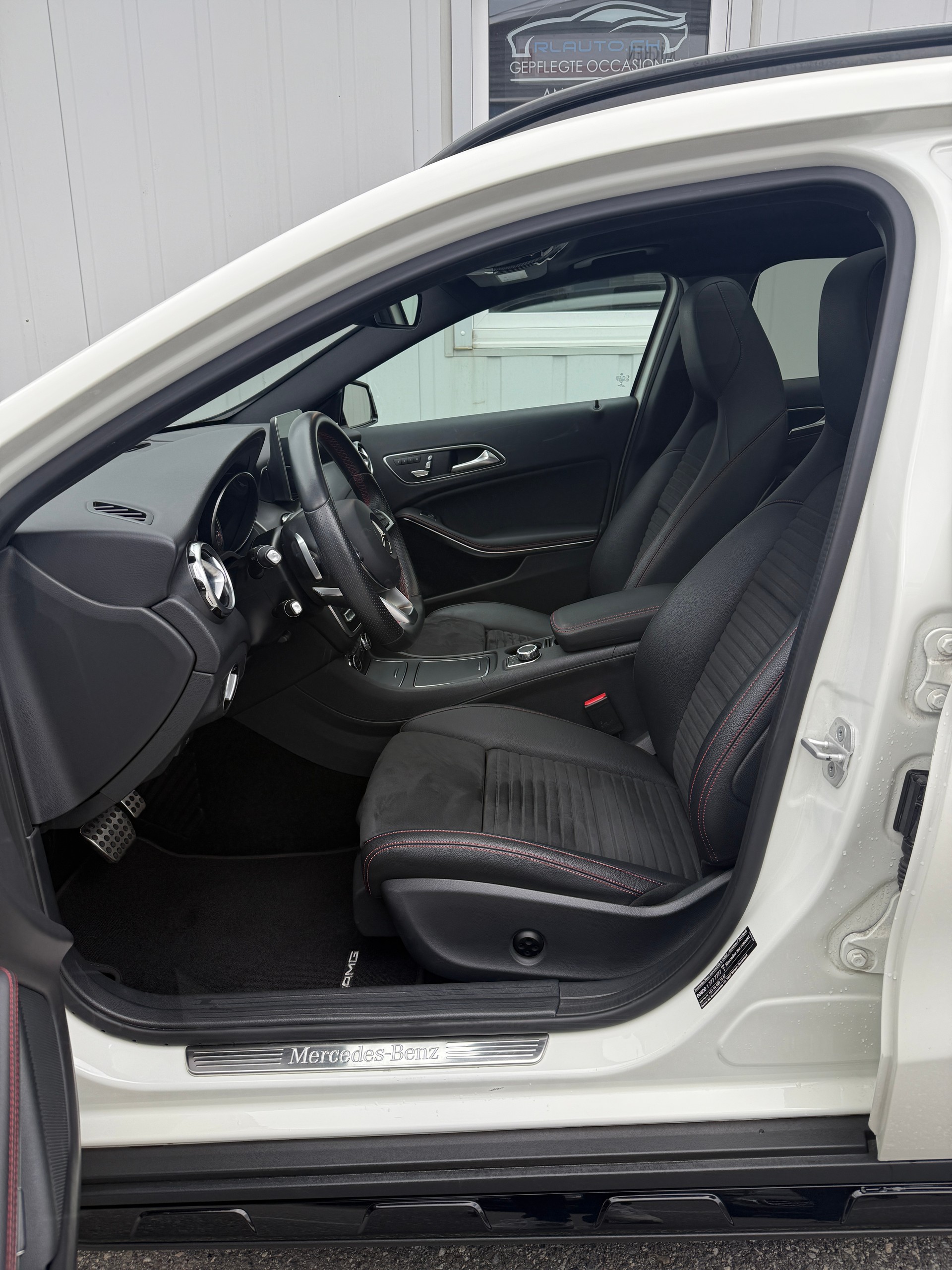 MERCEDES-BENZ GLA 250 AMG Line 4Matic 7G-DCT *TOPZUSTAND* SEHR GEPFLEGT*-image-13