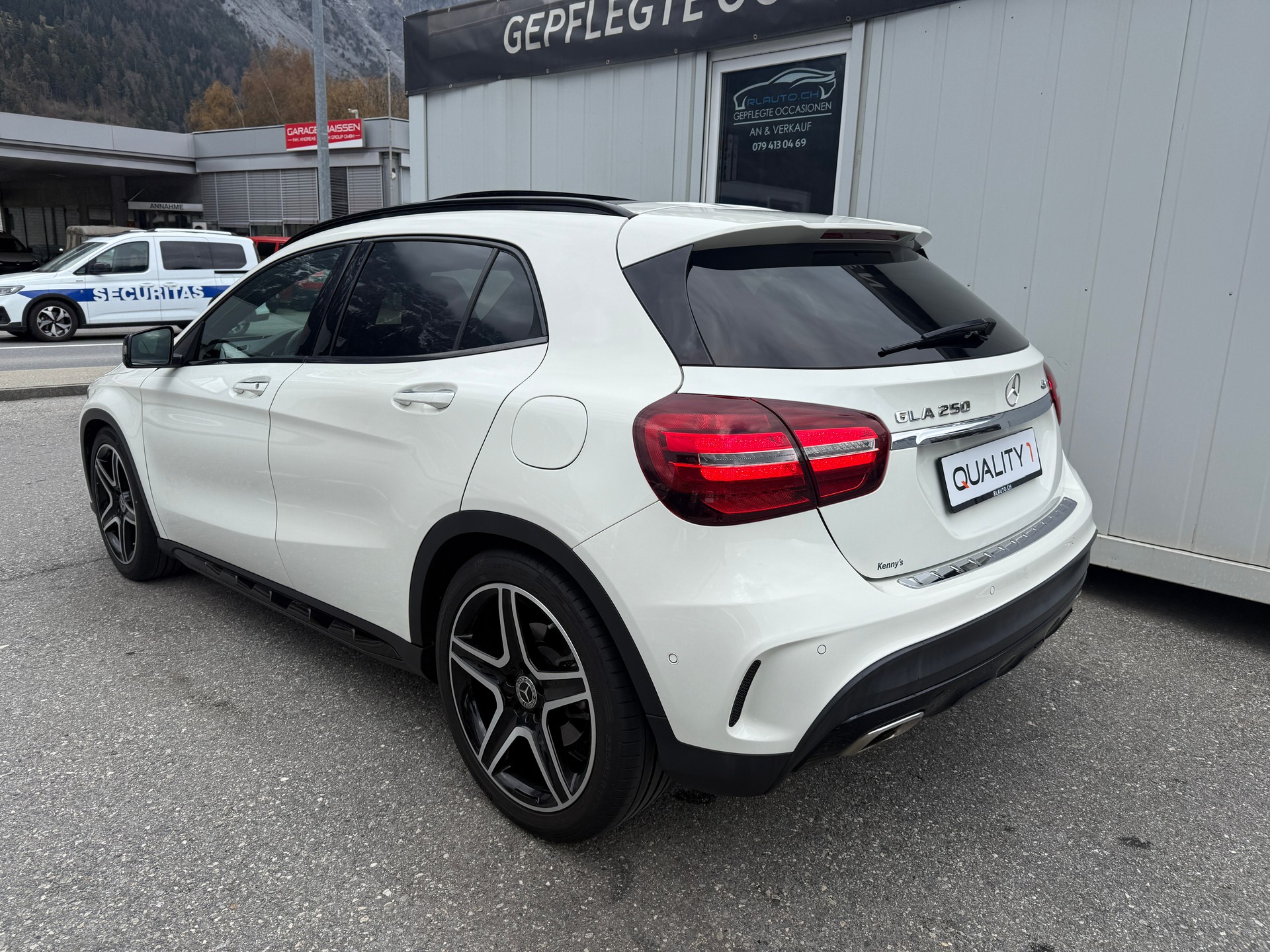 MERCEDES-BENZ GLA 250 AMG Line 4Matic 7G-DCT *TOPZUSTAND* SEHR GEPFLEGT*-image-12