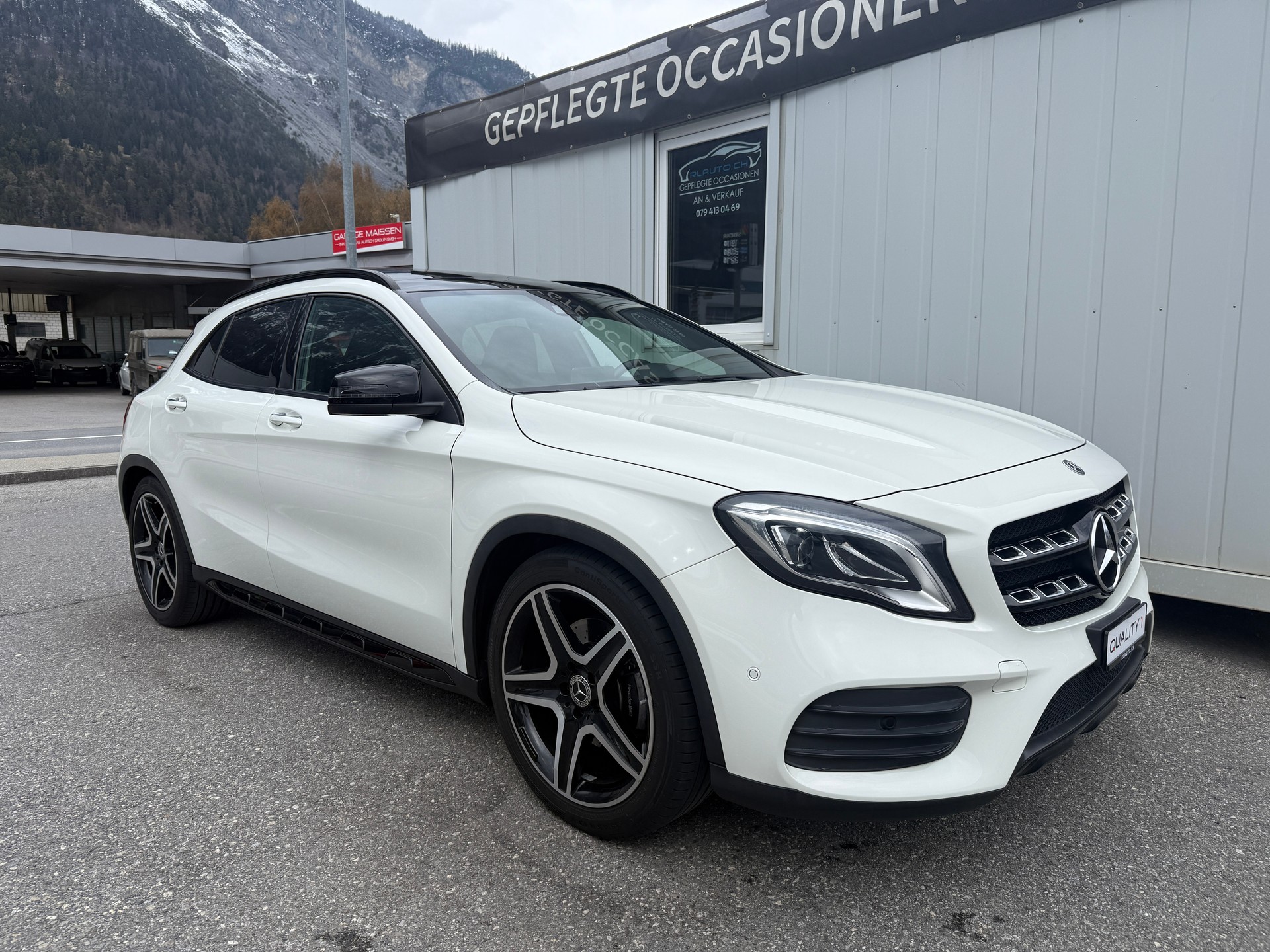 MERCEDES-BENZ GLA 250 AMG Line 4Matic 7G-DCT *TOPZUSTAND* SEHR GEPFLEGT*-showroom-element-1