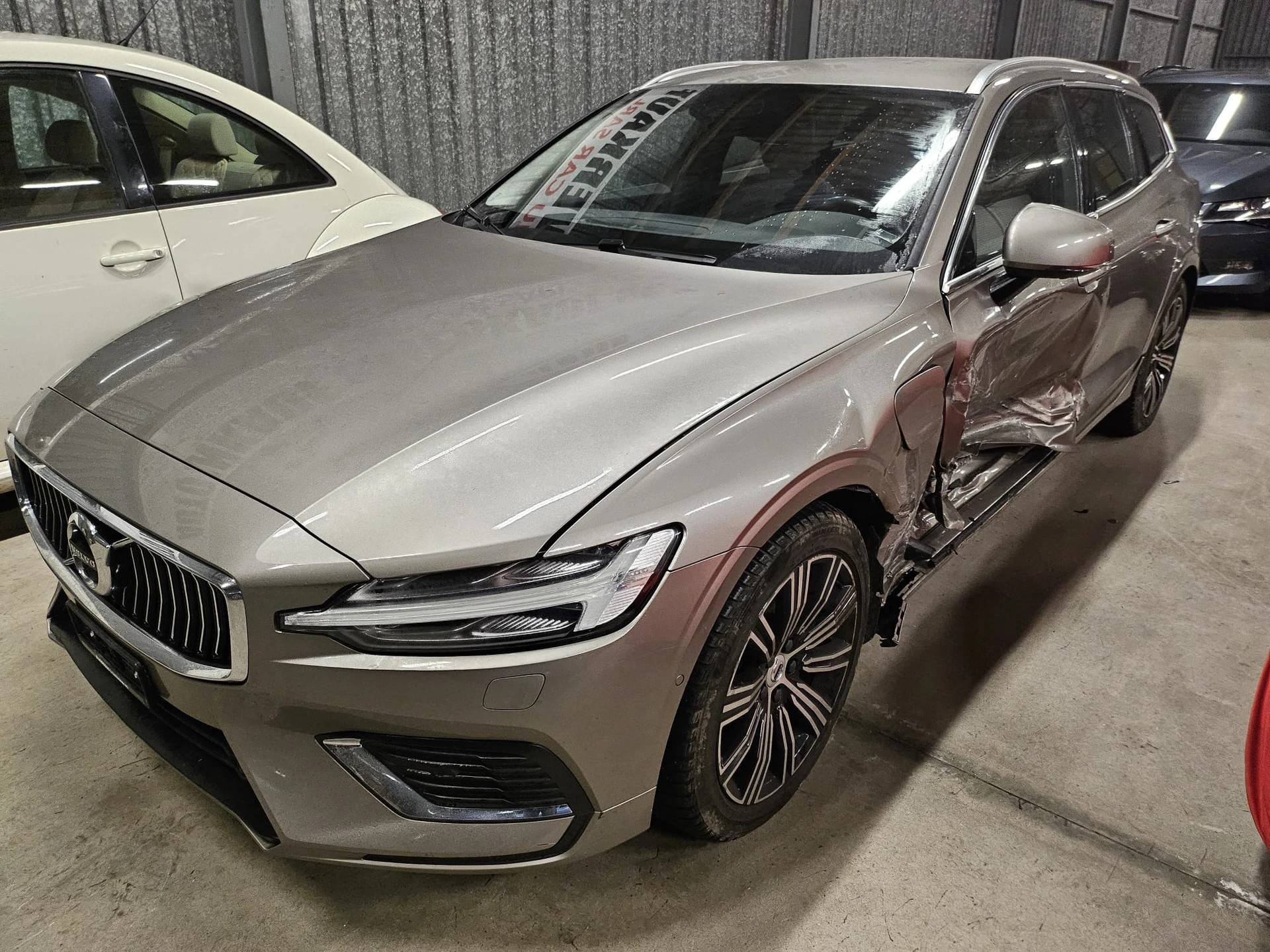VOLVO V60 T6 eAWD Inscription, 253 PS- Hybrid/Benzin-image-2