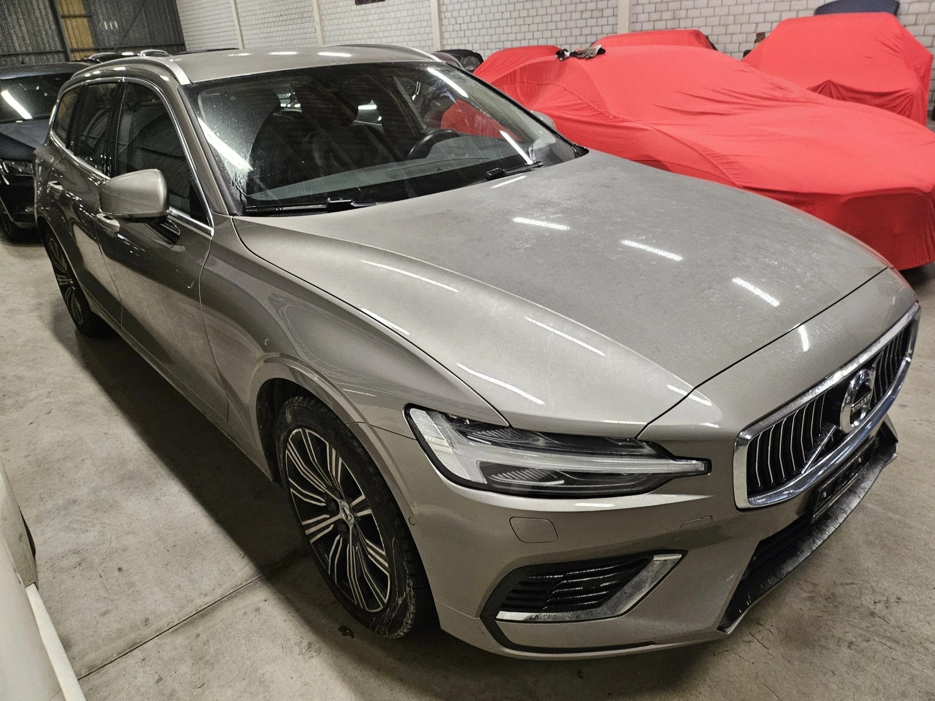 VOLVO V60 T6 eAWD Inscription, 253 PS- Hybrid/Benzin-image-5