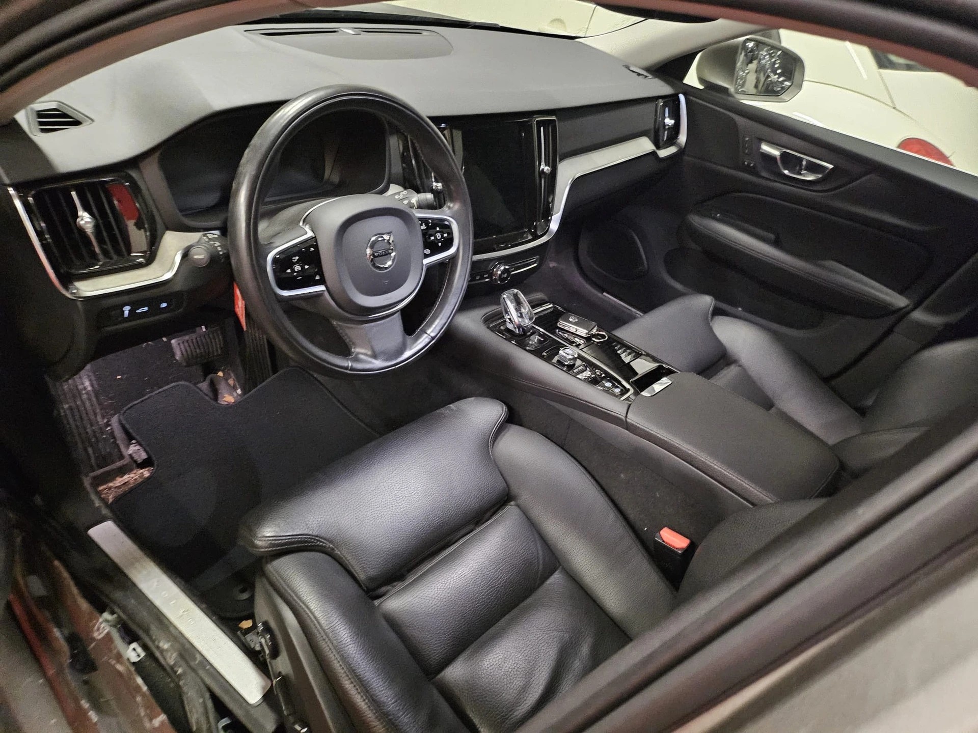 VOLVO V60 T6 eAWD Inscription, 253 PS- Hybrid/Benzin-image-7