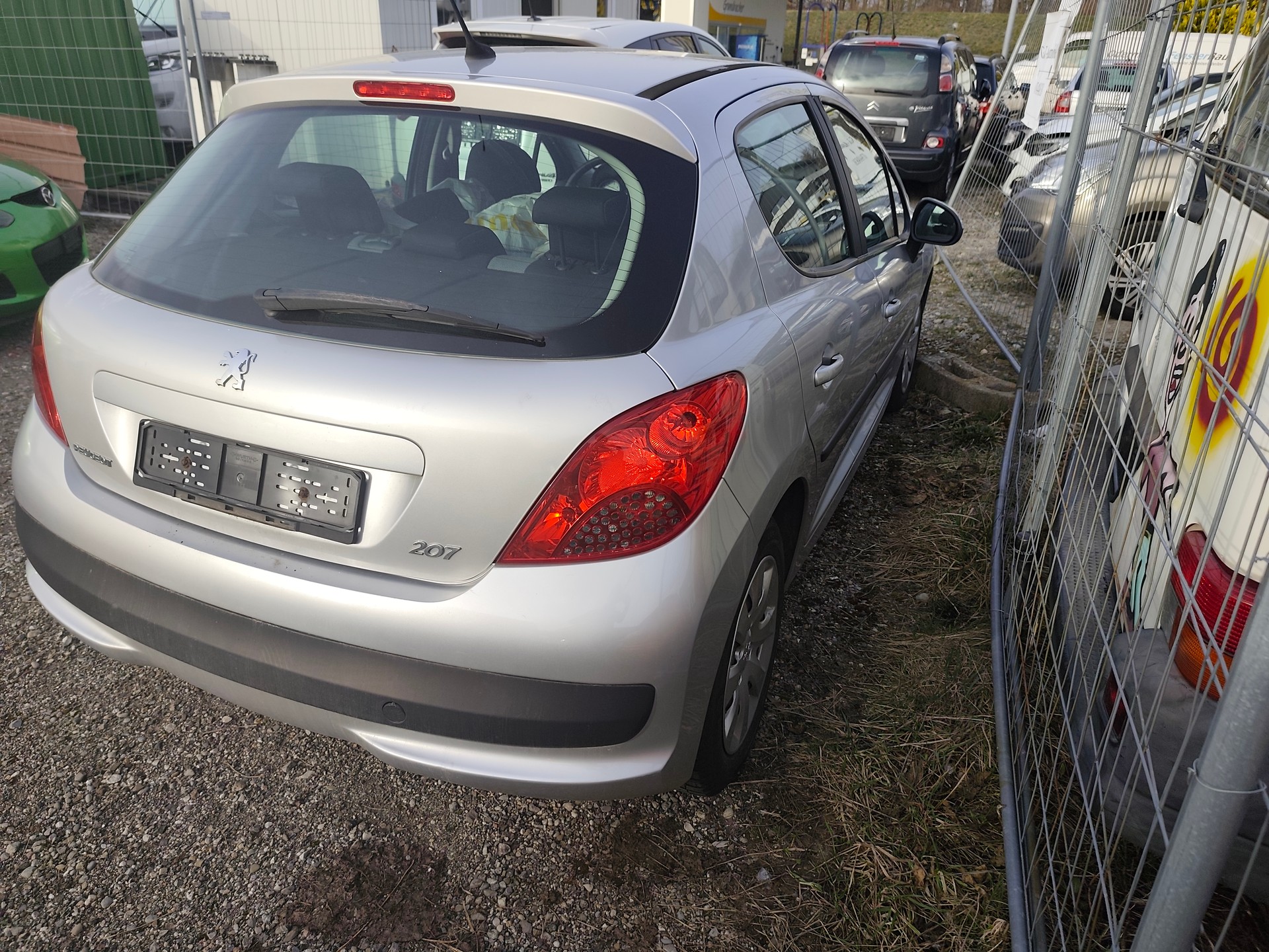 PEUGEOT 207 1.4 16V Trendy Clim'-image-3