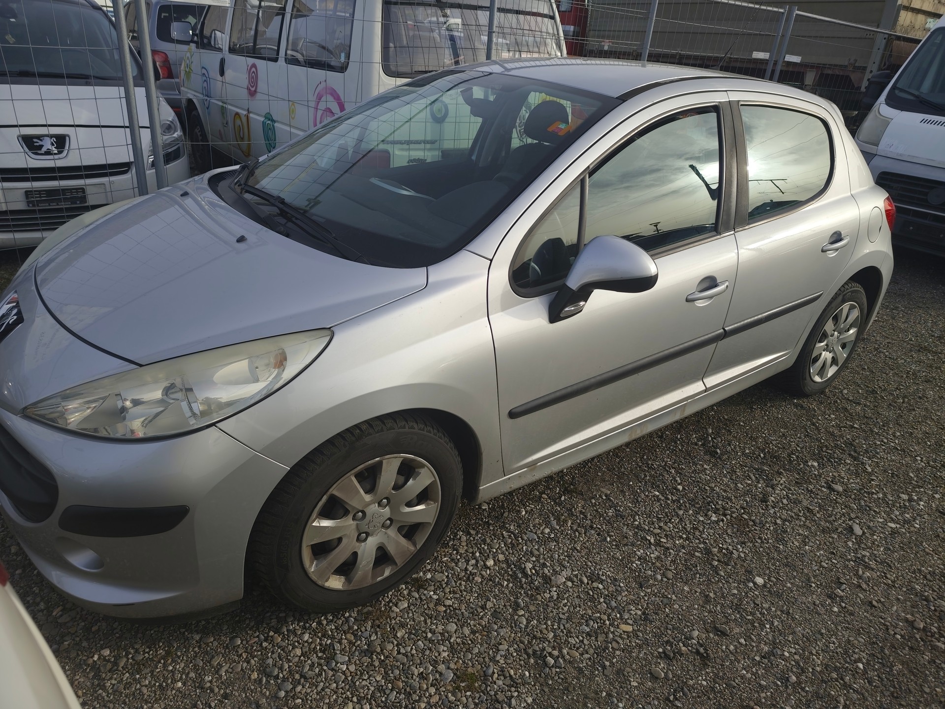 PEUGEOT 207 1.4 16V Trendy Clim'-image-1