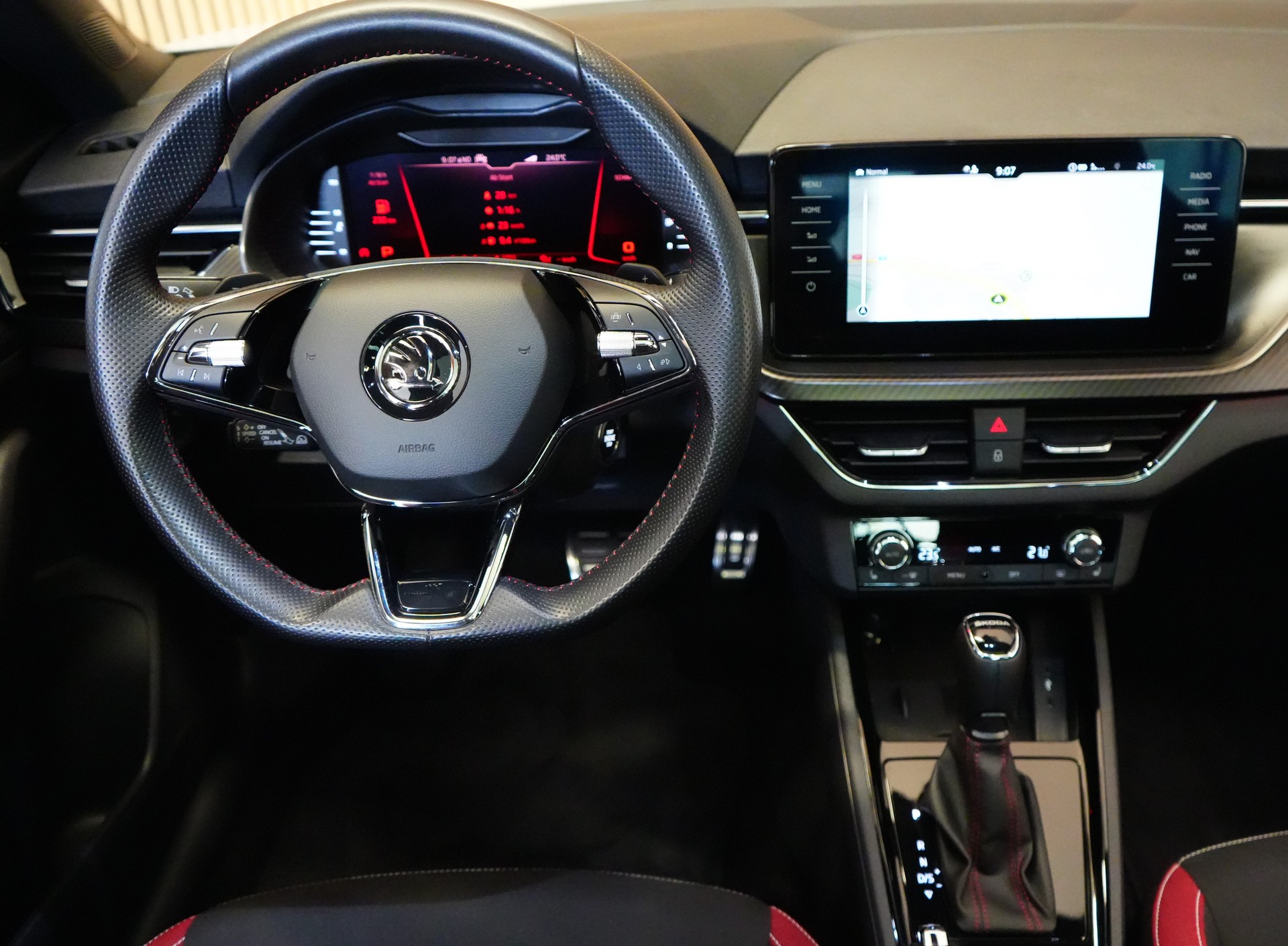 SKODA Kamiq 1.5 TSI ACT Monte Carlo DSG-image-10