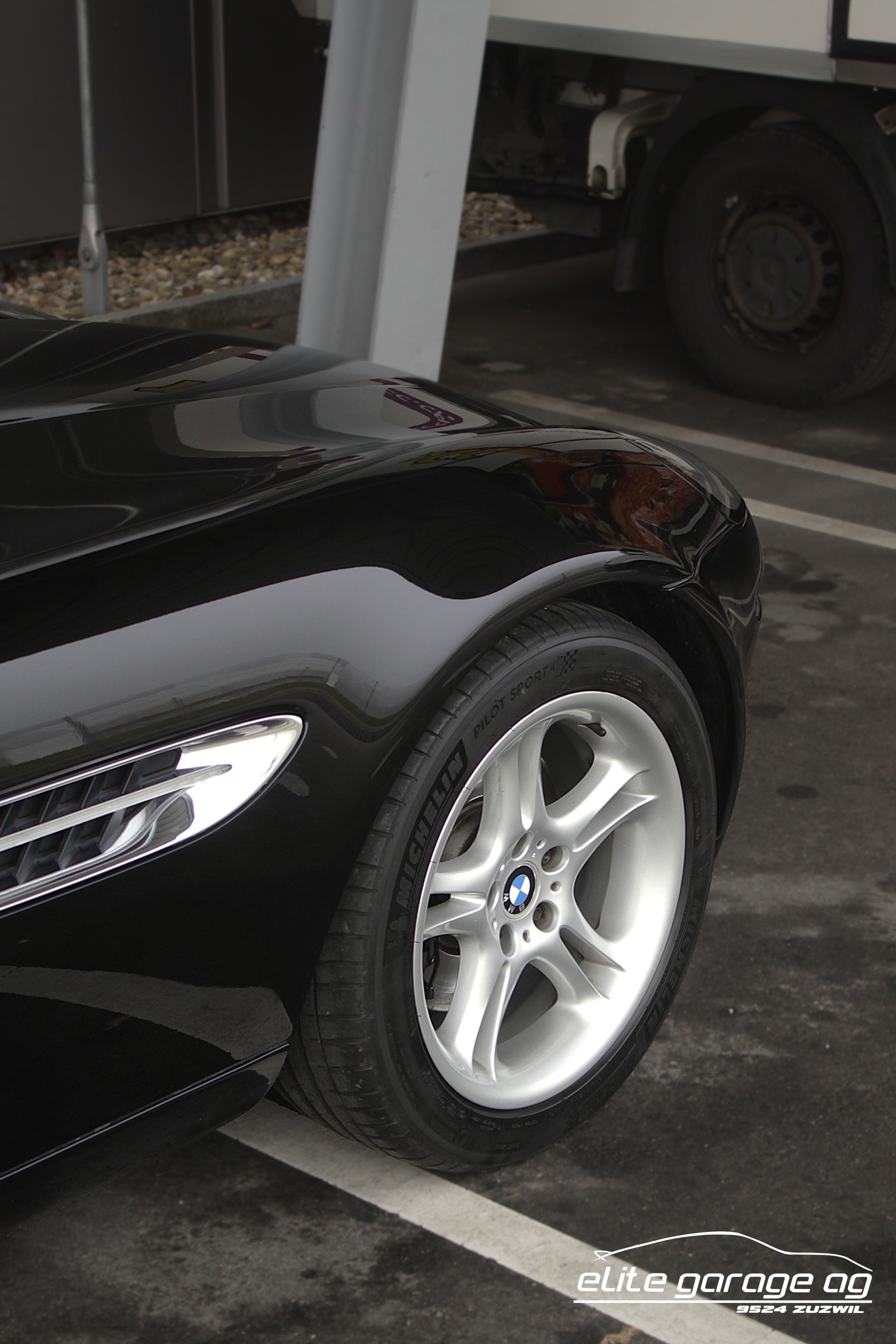 BMW Z8 Roadster-image-10