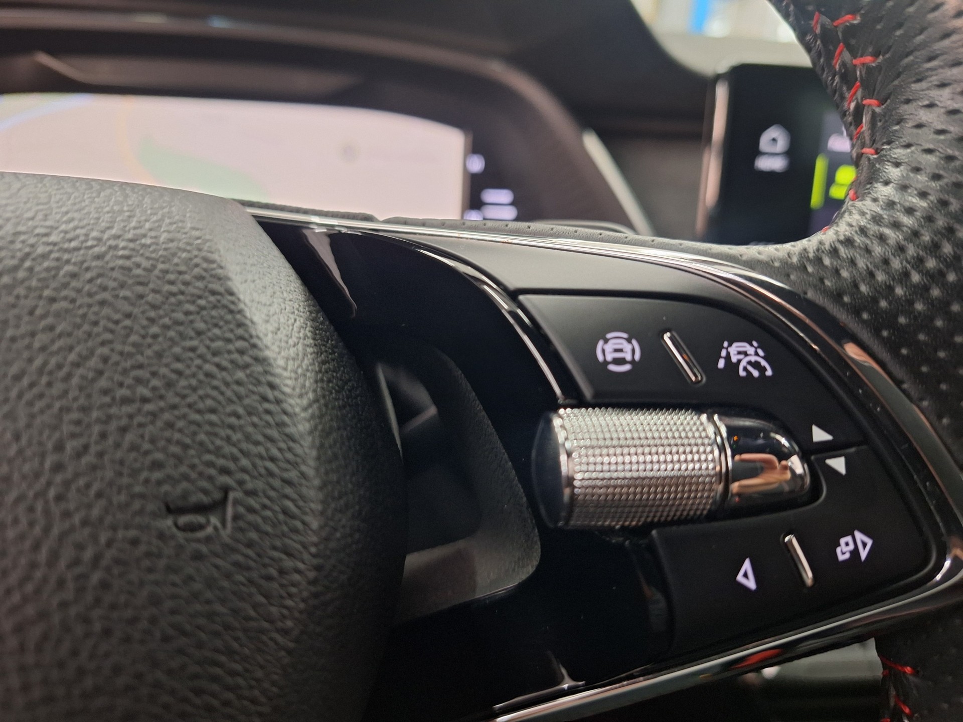 SKODA Octavia Combi 1.4 TSI PHEV DSG RS🔥Aus 1.Hand , Frisch ab MFK & Service🔥-image-10
