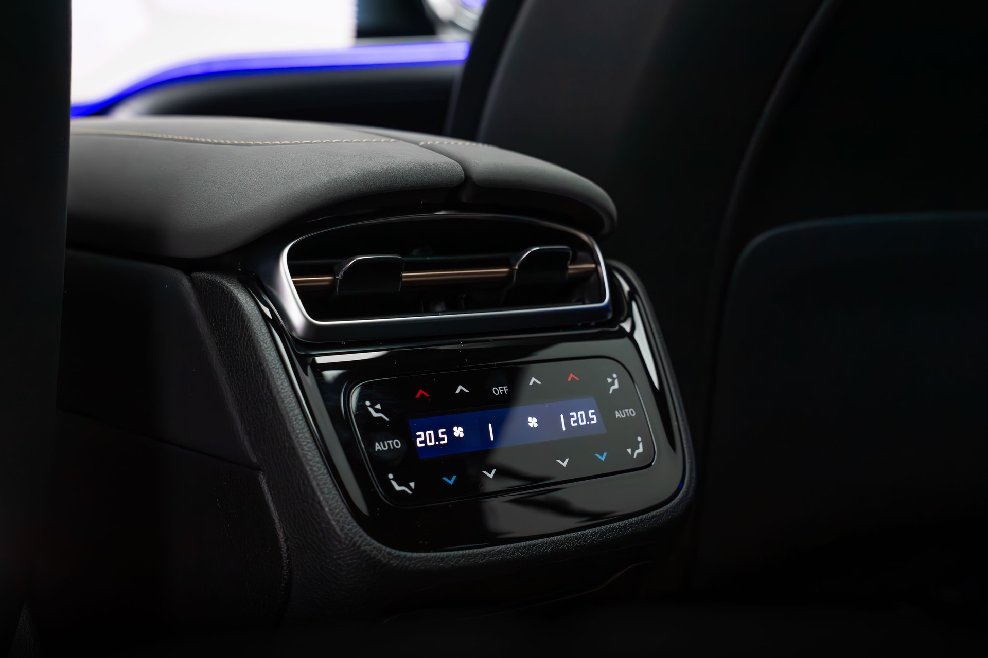 MERCEDES-BENZ EQS 53 4matic+-image-25