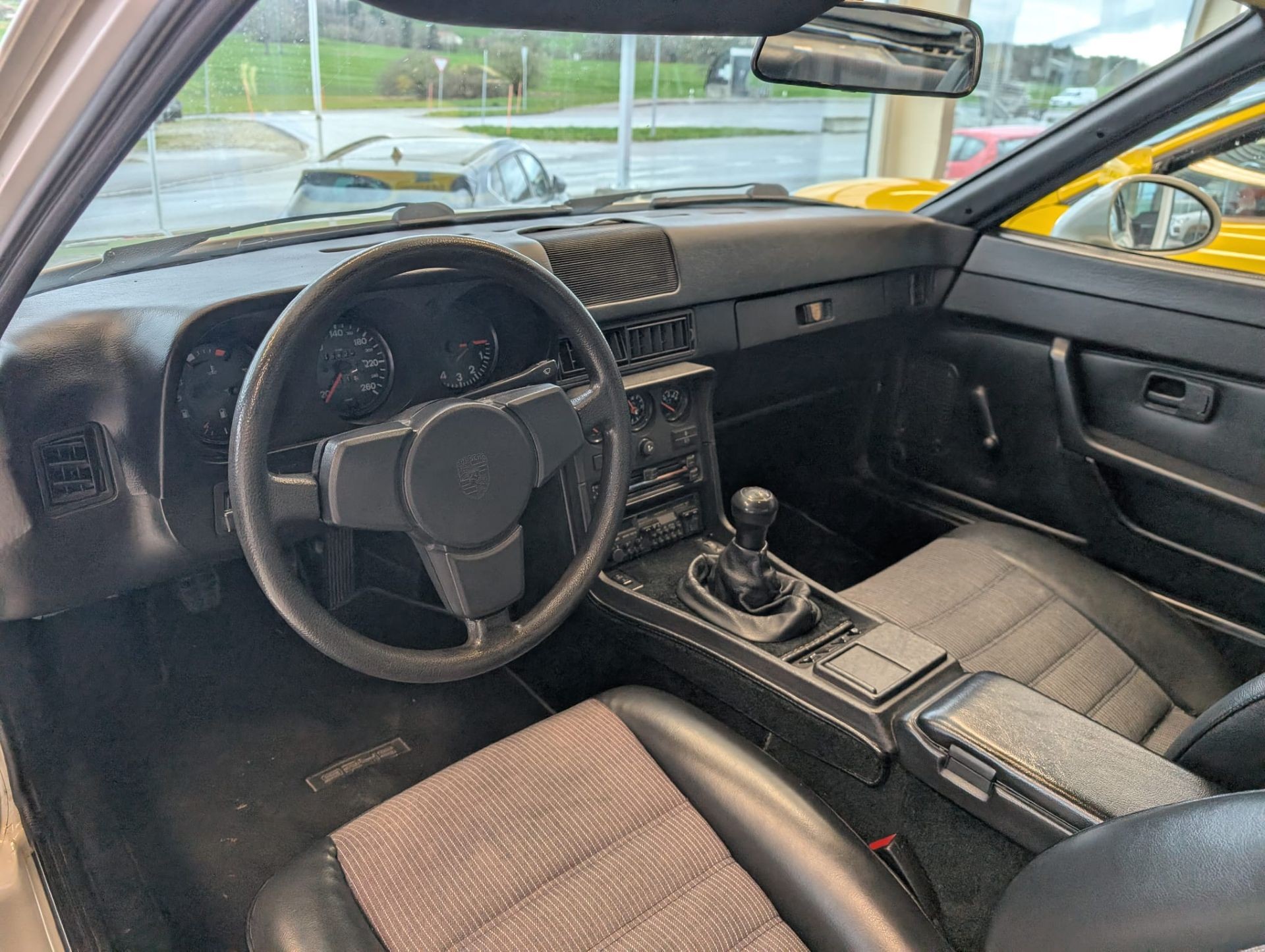PORSCHE 924 S-image-9
