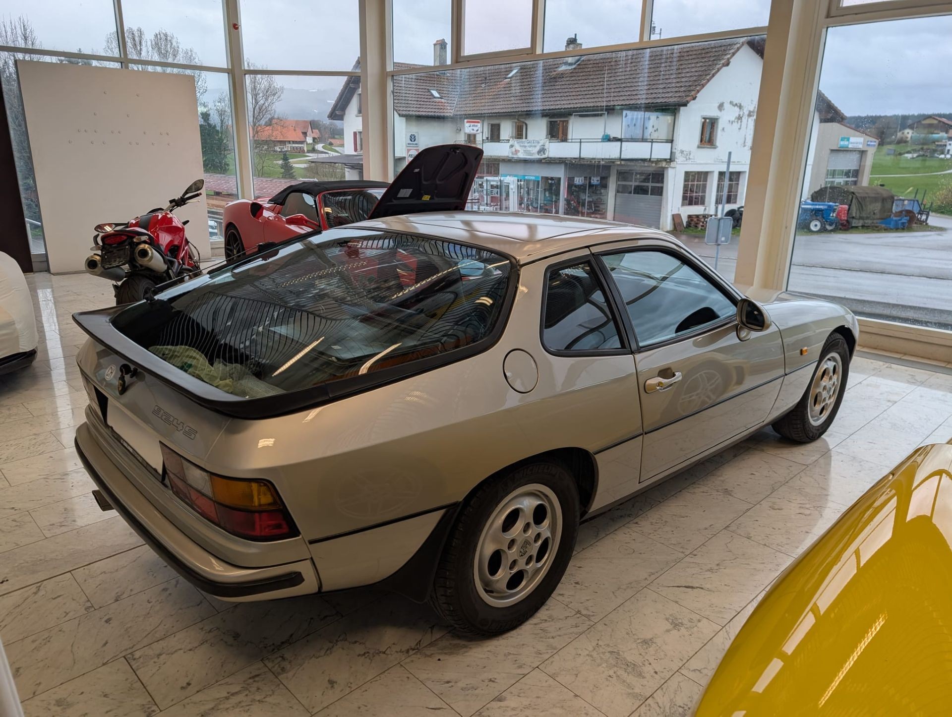 PORSCHE 924 S-image-5