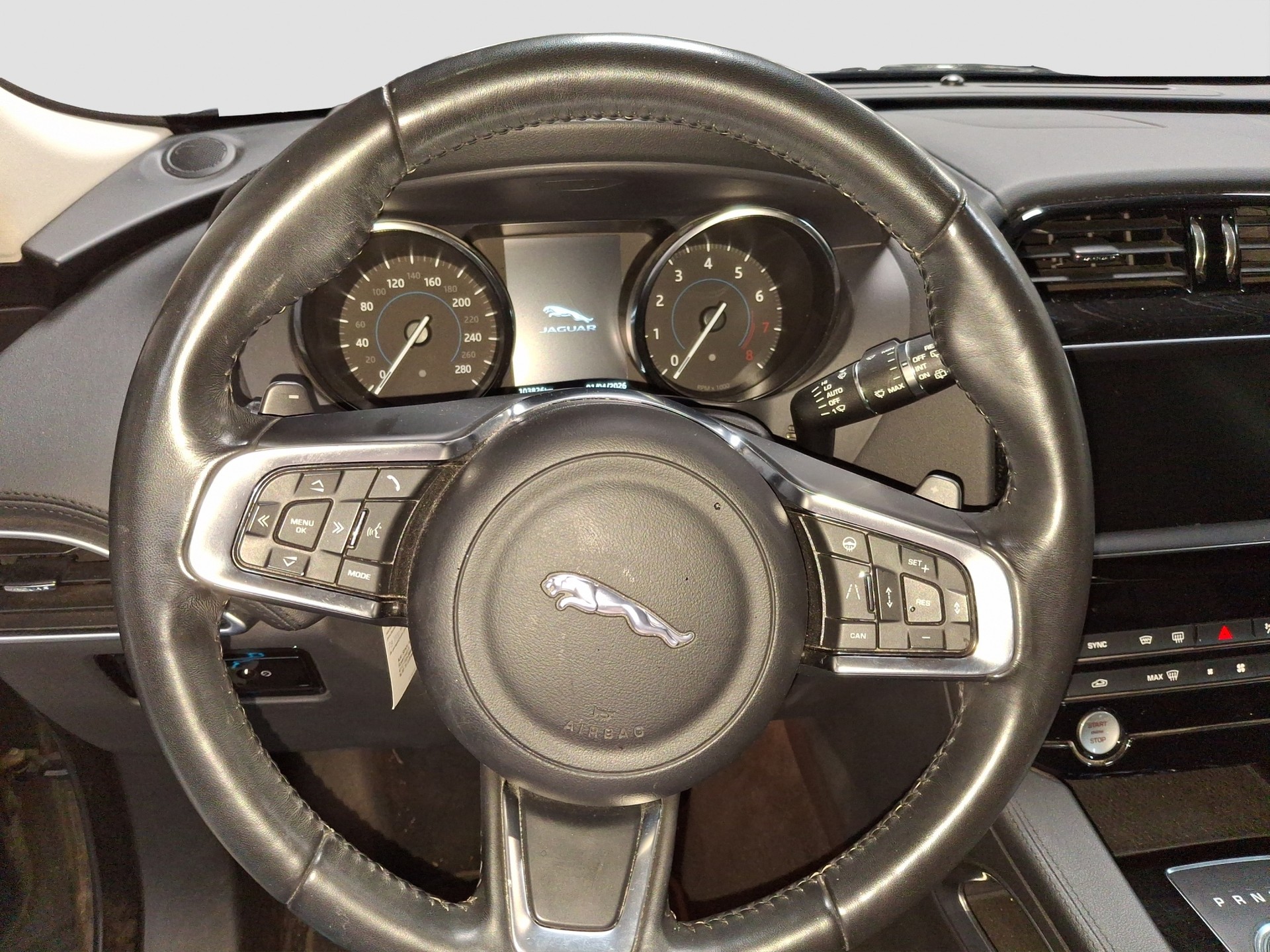 JAGUAR F-Pace 25d Prestige AWD Automatik-image-11
