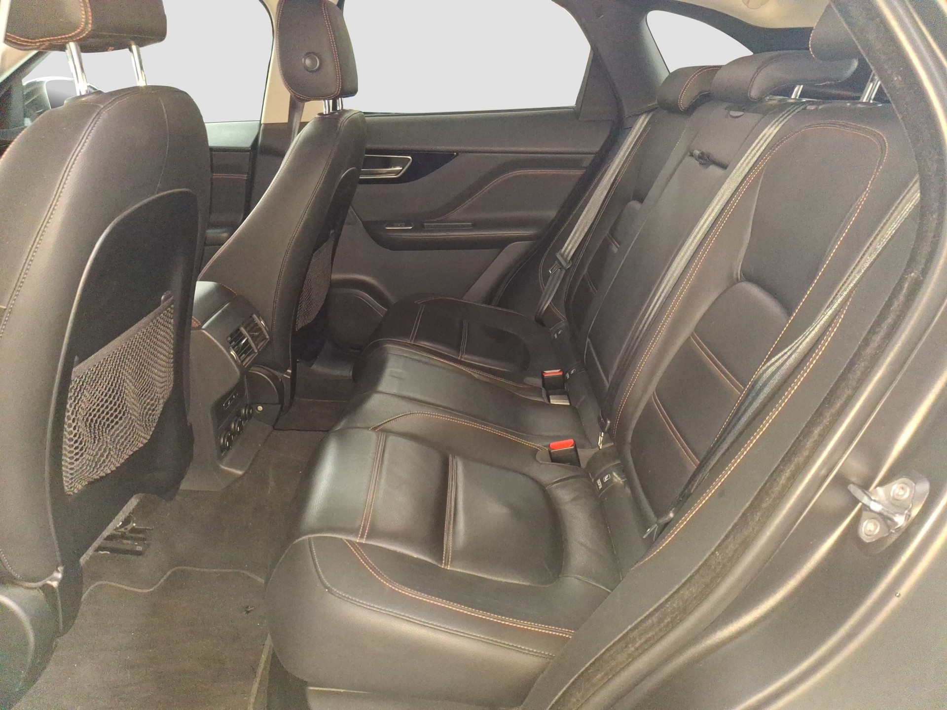 JAGUAR F-Pace 25d Prestige AWD Automatik-image-7