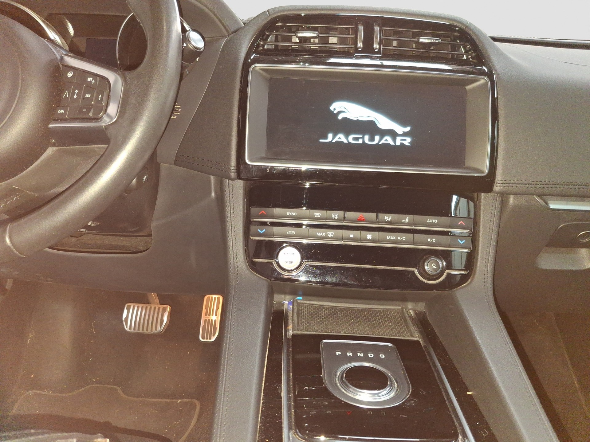 JAGUAR F-Pace 25d Prestige AWD Automatik-image-9